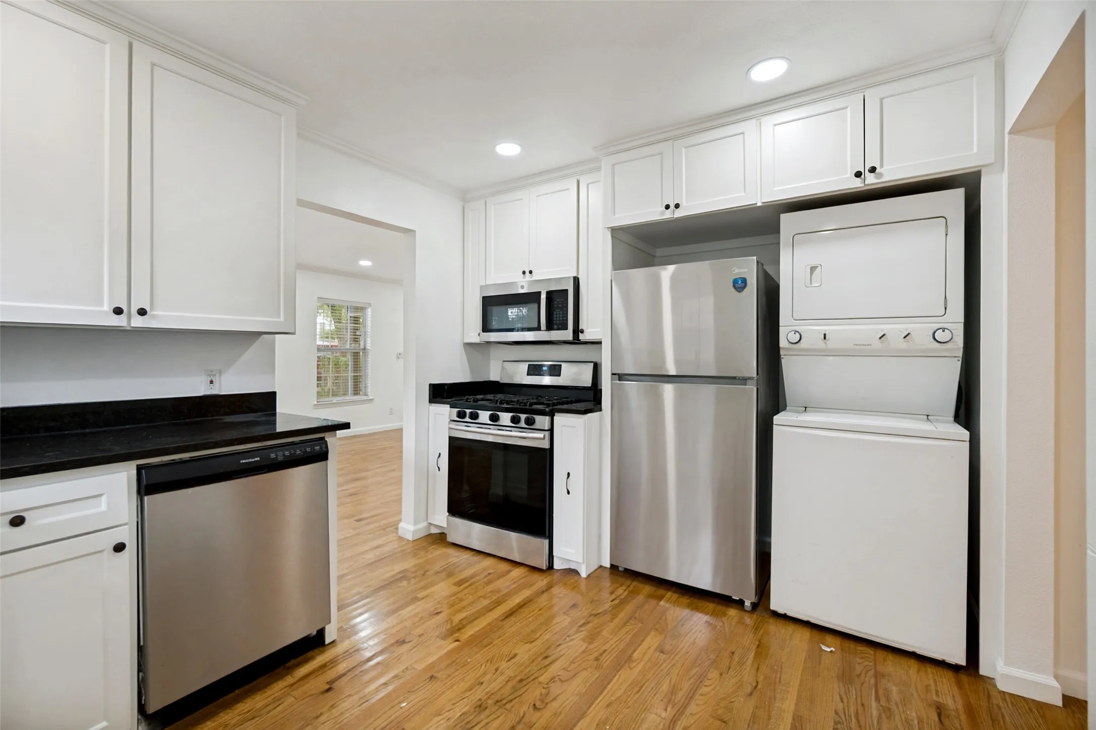 Single Family Residence For Sale in Dallas County , 1823 Michigan Avenue, Dallas, Texas 75216, 3 Bedroom, 2 Bathroom, Garage spaces, 986 Sqft, built in 1954, mls#21328042, Real Estate Agent in Dallas, Homes For Sale in Dallas county, Homes For Sale in Dallas, Realtor in Dallas Texas, Real Estate Brokerage Independent Realty Texas, Luminita Cordes Realtor