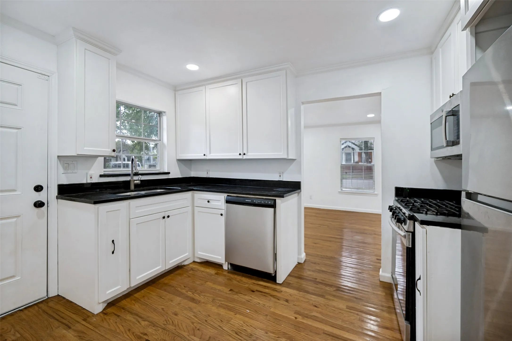 Single Family Residence For Sale in Dallas County , 1823 Michigan Avenue, Dallas, Texas 75216, 3 Bedroom, 2 Bathroom, Garage spaces, 986 Sqft, built in 1954, mls#21328042, Real Estate Agent in Dallas, Homes For Sale in Dallas county, Homes For Sale in Dallas, Realtor in Dallas Texas, Real Estate Brokerage Independent Realty Texas, Luminita Cordes Realtor