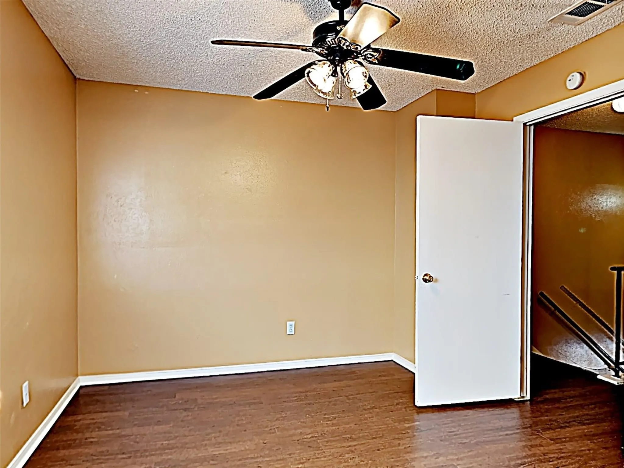 Townhouse For Sale in Dallas County , 146 Austin Stone Drive, Duncanville, Texas 75137, 2 Bedroom, 2 Bathroom, Garage spaces, 1,085 Sqft, built in 1983, mls#21328155, Real Estate Agent in Duncanville, Homes For Sale in Dallas county, Homes For Sale in Duncanville, Realtor in Duncanville Texas, Real Estate Brokerage Independent Realty Texas, Luminita Cordes Realtor