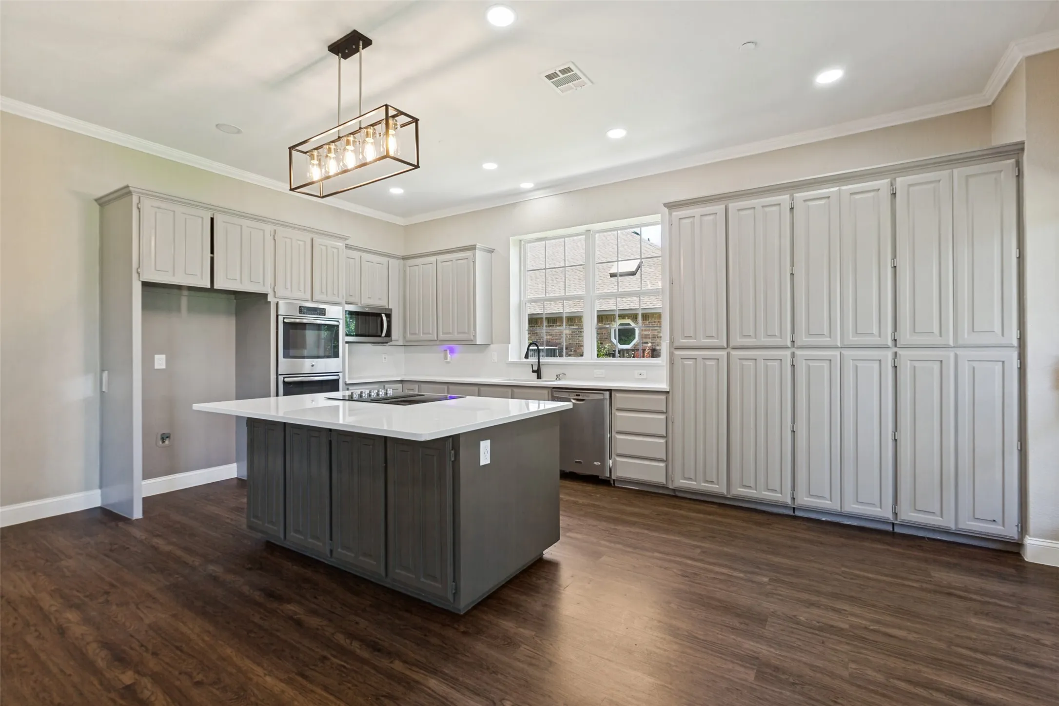 Single Family Residence For Sale in Dallas County , 3001 Oak Springs Drive, Garland, Texas 75044, 5 Bedroom, 4 Bathroom, 2 Garage spaces, 3,774 Sqft, built in 1991, mls#21325444, Real Estate Agent in Garland, Homes For Sale in Dallas county, Homes For Sale in Garland, Realtor in Garland Texas, Real Estate Brokerage Independent Realty Texas, Luminita Cordes Realtor