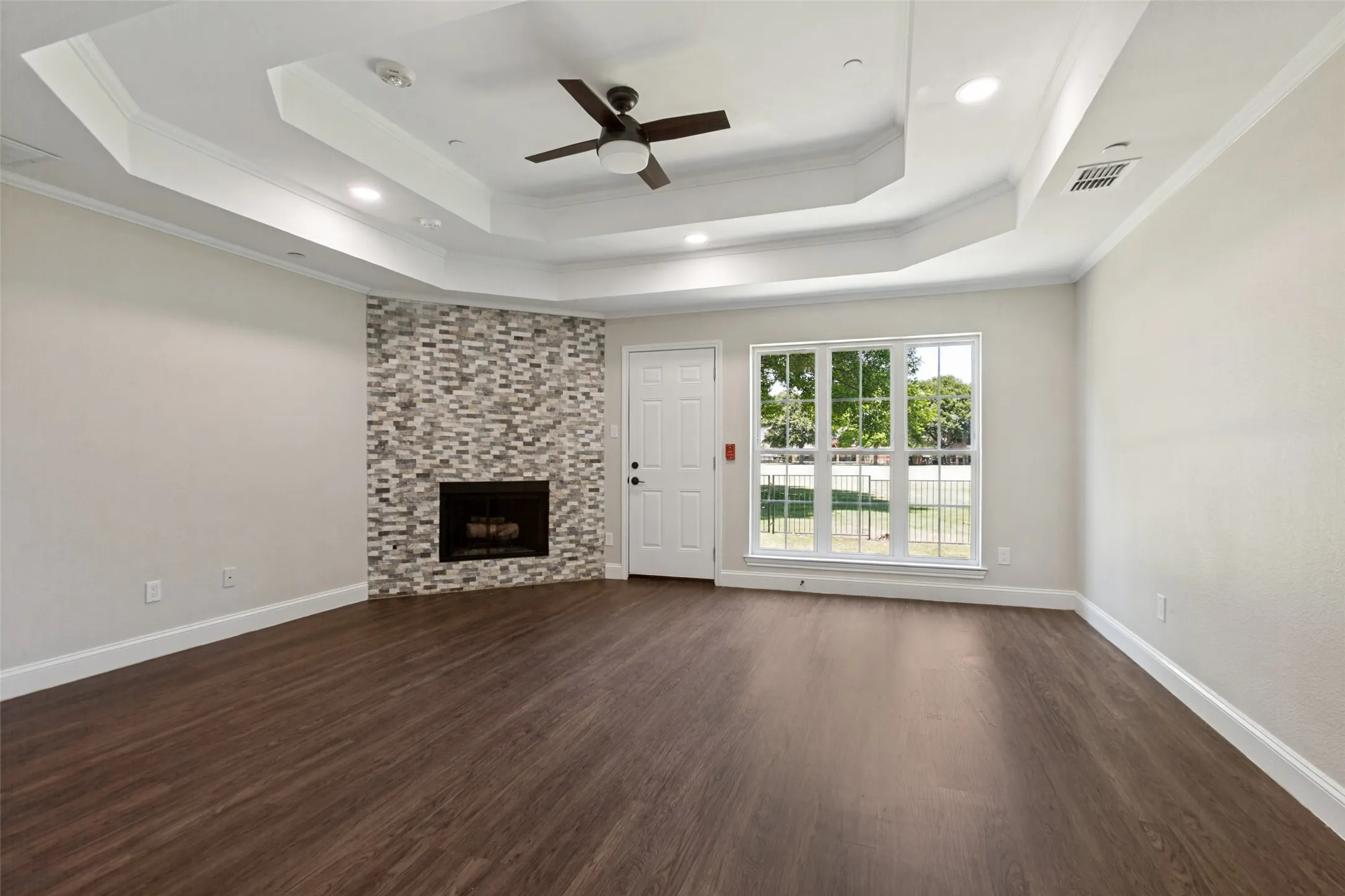 Single Family Residence For Sale in Dallas County , 3001 Oak Springs Drive, Garland, Texas 75044, 5 Bedroom, 4 Bathroom, 2 Garage spaces, 3,774 Sqft, built in 1991, mls#21325444, Real Estate Agent in Garland, Homes For Sale in Dallas county, Homes For Sale in Garland, Realtor in Garland Texas, Real Estate Brokerage Independent Realty Texas, Luminita Cordes Realtor
