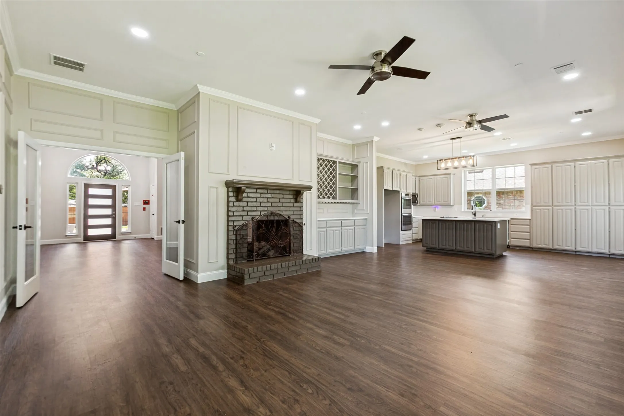 Single Family Residence For Sale in Dallas County , 3001 Oak Springs Drive, Garland, Texas 75044, 5 Bedroom, 4 Bathroom, 2 Garage spaces, 3,774 Sqft, built in 1991, mls#21325444, Real Estate Agent in Garland, Homes For Sale in Dallas county, Homes For Sale in Garland, Realtor in Garland Texas, Real Estate Brokerage Independent Realty Texas, Luminita Cordes Realtor