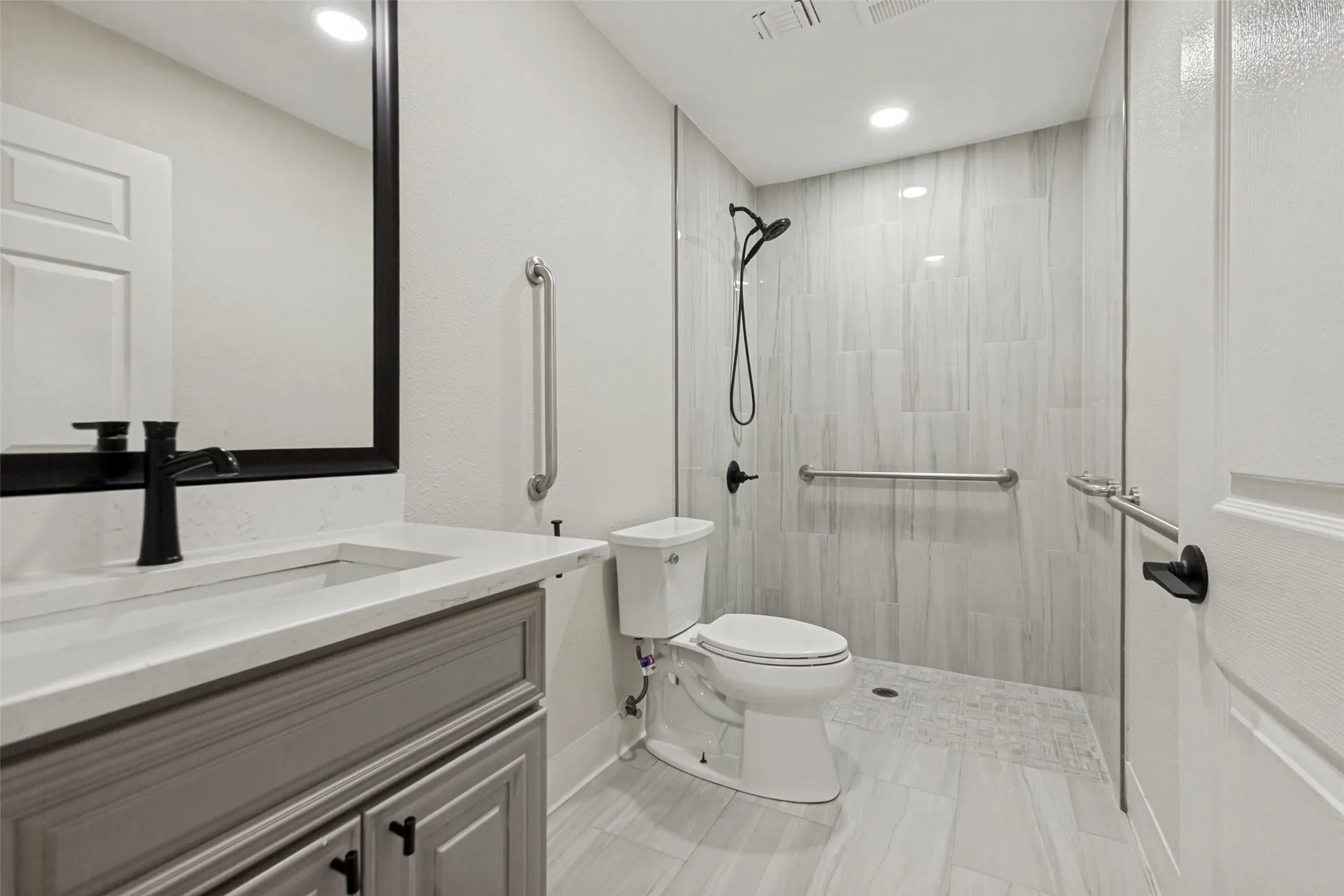 Single Family Residence For Sale in Dallas County , 3001 Oak Springs Drive, Garland, Texas 75044, 5 Bedroom, 4 Bathroom, 2 Garage spaces, 3,774 Sqft, built in 1991, mls#21325444, Real Estate Agent in Garland, Homes For Sale in Dallas county, Homes For Sale in Garland, Realtor in Garland Texas, Real Estate Brokerage Independent Realty Texas, Luminita Cordes Realtor