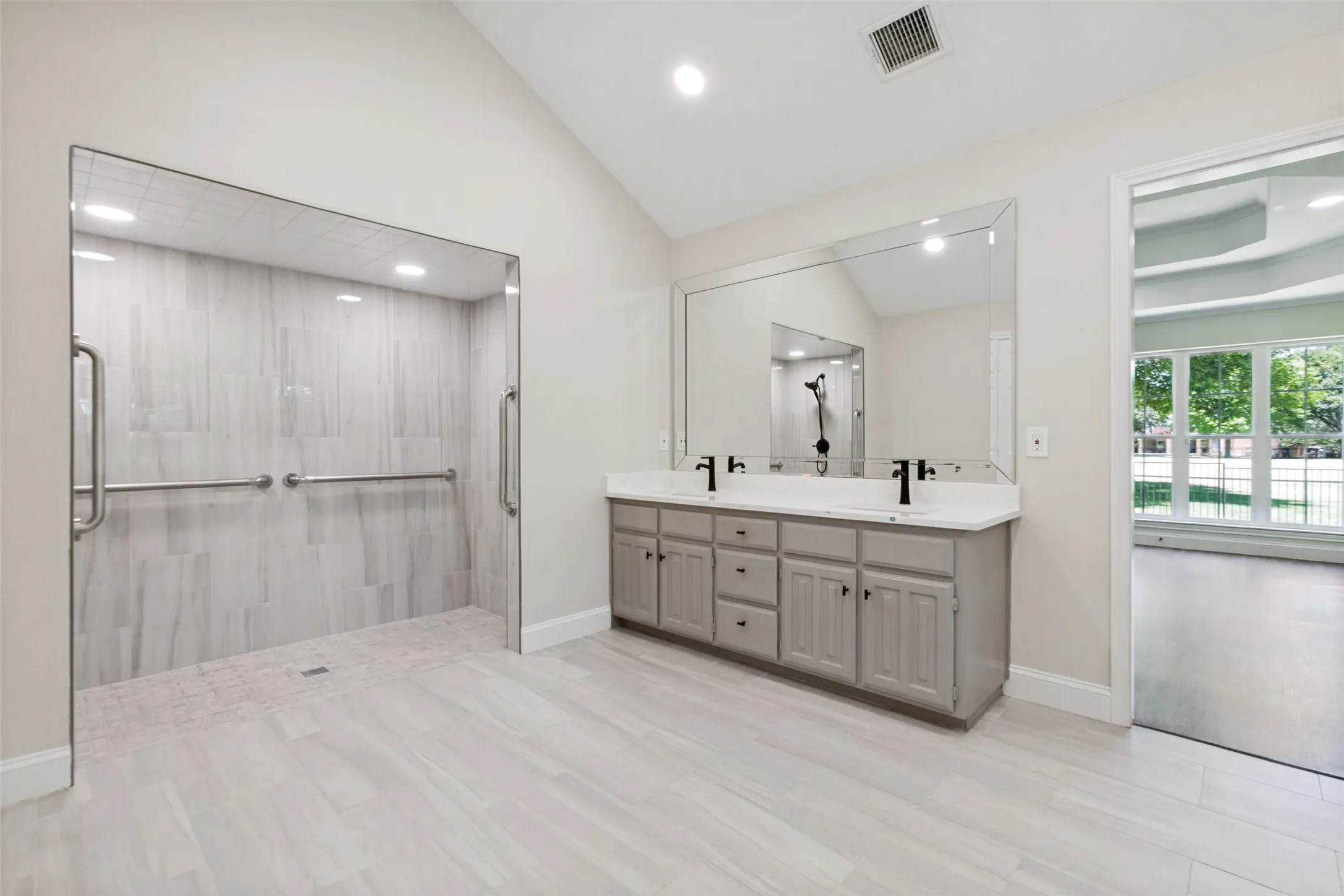 Single Family Residence For Sale in Dallas County , 3001 Oak Springs Drive, Garland, Texas 75044, 5 Bedroom, 4 Bathroom, 2 Garage spaces, 3,774 Sqft, built in 1991, mls#21325444, Real Estate Agent in Garland, Homes For Sale in Dallas county, Homes For Sale in Garland, Realtor in Garland Texas, Real Estate Brokerage Independent Realty Texas, Luminita Cordes Realtor