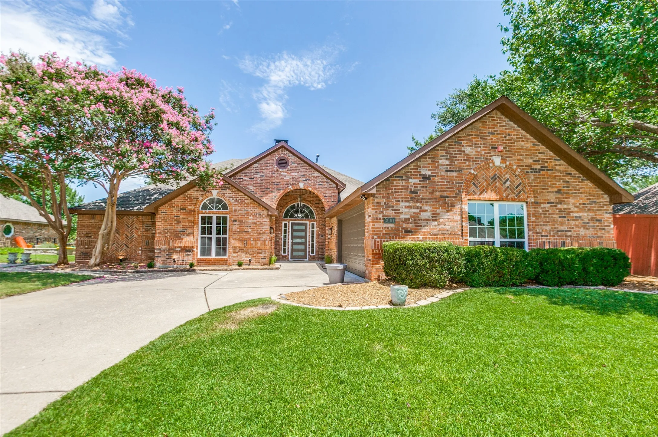 Single Family Residence For Sale in Dallas County , 3001 Oak Springs Drive, Garland, Texas 75044, 5 Bedroom, 4 Bathroom, 2 Garage spaces, 3,774 Sqft, built in 1991, mls#21325444, Real Estate Agent in Garland, Homes For Sale in Dallas county, Homes For Sale in Garland, Realtor in Garland Texas, Real Estate Brokerage Independent Realty Texas, Luminita Cordes Realtor