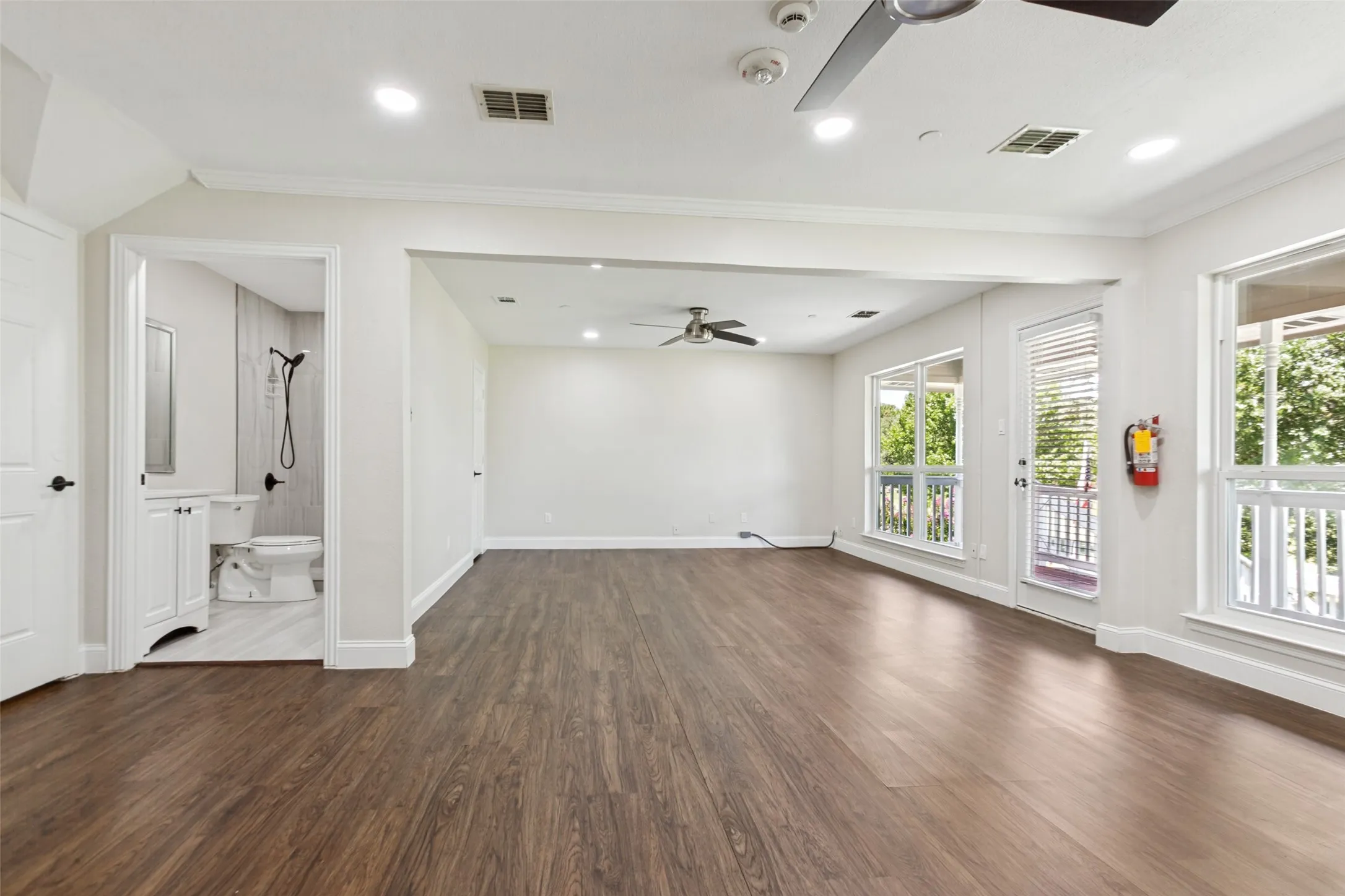 Single Family Residence For Sale in Dallas County , 3001 Oak Springs Drive, Garland, Texas 75044, 5 Bedroom, 4 Bathroom, 2 Garage spaces, 3,774 Sqft, built in 1991, mls#21325444, Real Estate Agent in Garland, Homes For Sale in Dallas county, Homes For Sale in Garland, Realtor in Garland Texas, Real Estate Brokerage Independent Realty Texas, Luminita Cordes Realtor
