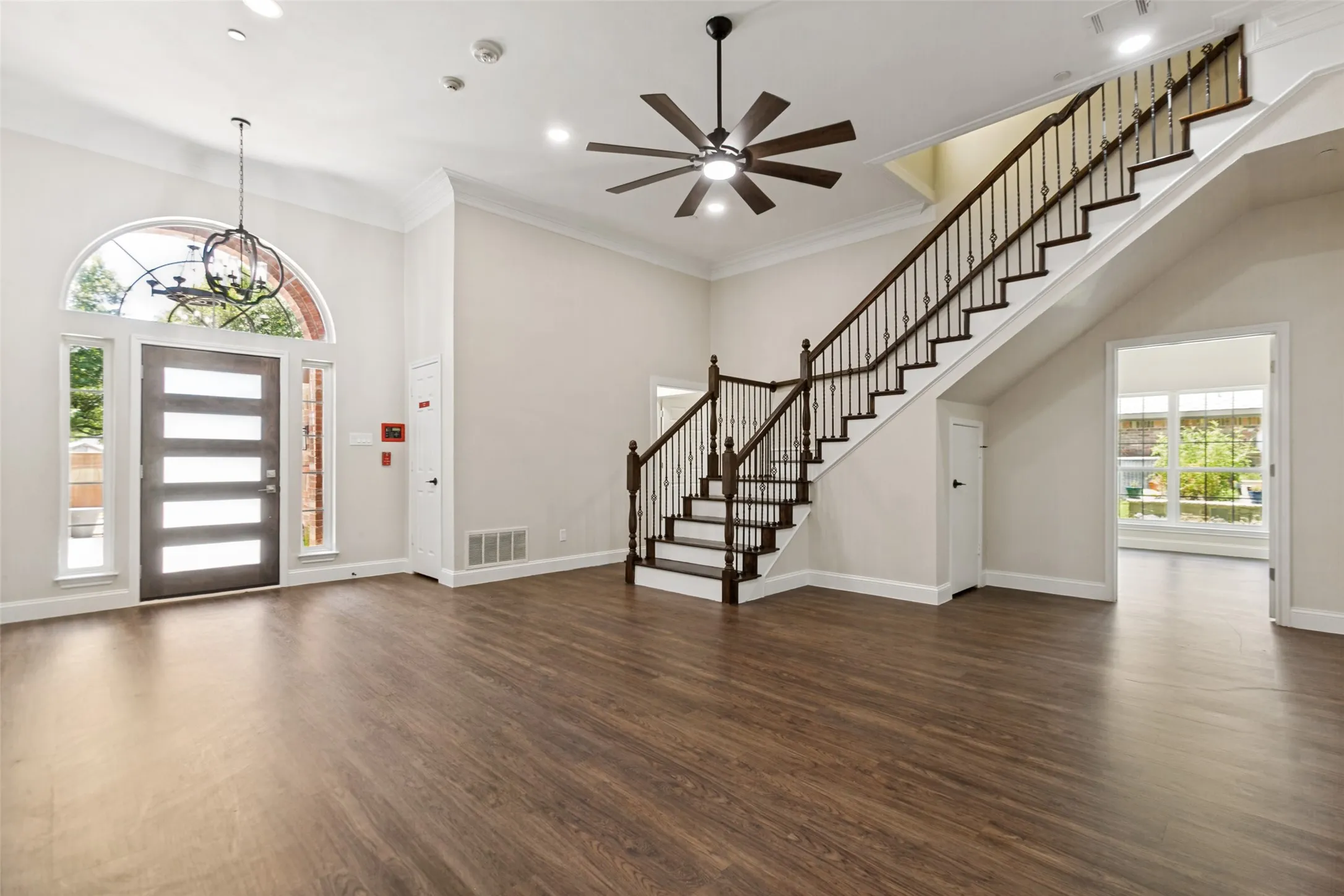 Single Family Residence For Sale in Dallas County , 3001 Oak Springs Drive, Garland, Texas 75044, 5 Bedroom, 4 Bathroom, 2 Garage spaces, 3,774 Sqft, built in 1991, mls#21325444, Real Estate Agent in Garland, Homes For Sale in Dallas county, Homes For Sale in Garland, Realtor in Garland Texas, Real Estate Brokerage Independent Realty Texas, Luminita Cordes Realtor