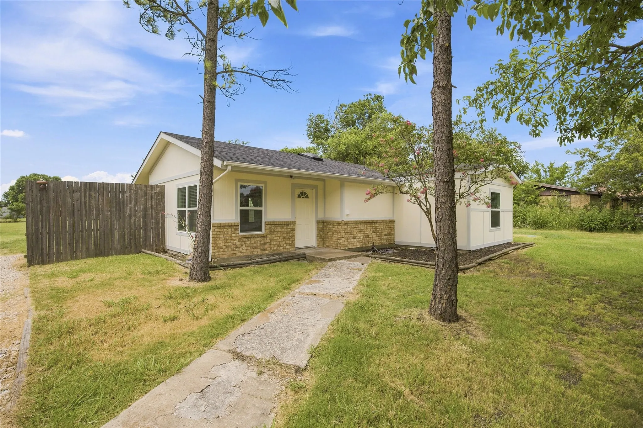 Single Family Residence For Sale in Rockwall County , 1058 Blackland Drive, Royse City, Texas 75189, 2 Bedroom, 2 Bathroom, Garage spaces, 1,236 Sqft, built in 1983, mls#21322600, Real Estate Agent in Royse City, Homes For Sale in Rockwall county, Homes For Sale in Royse City, Realtor in Royse City Texas, Real Estate Brokerage Independent Realty Texas, Luminita Cordes Realtor