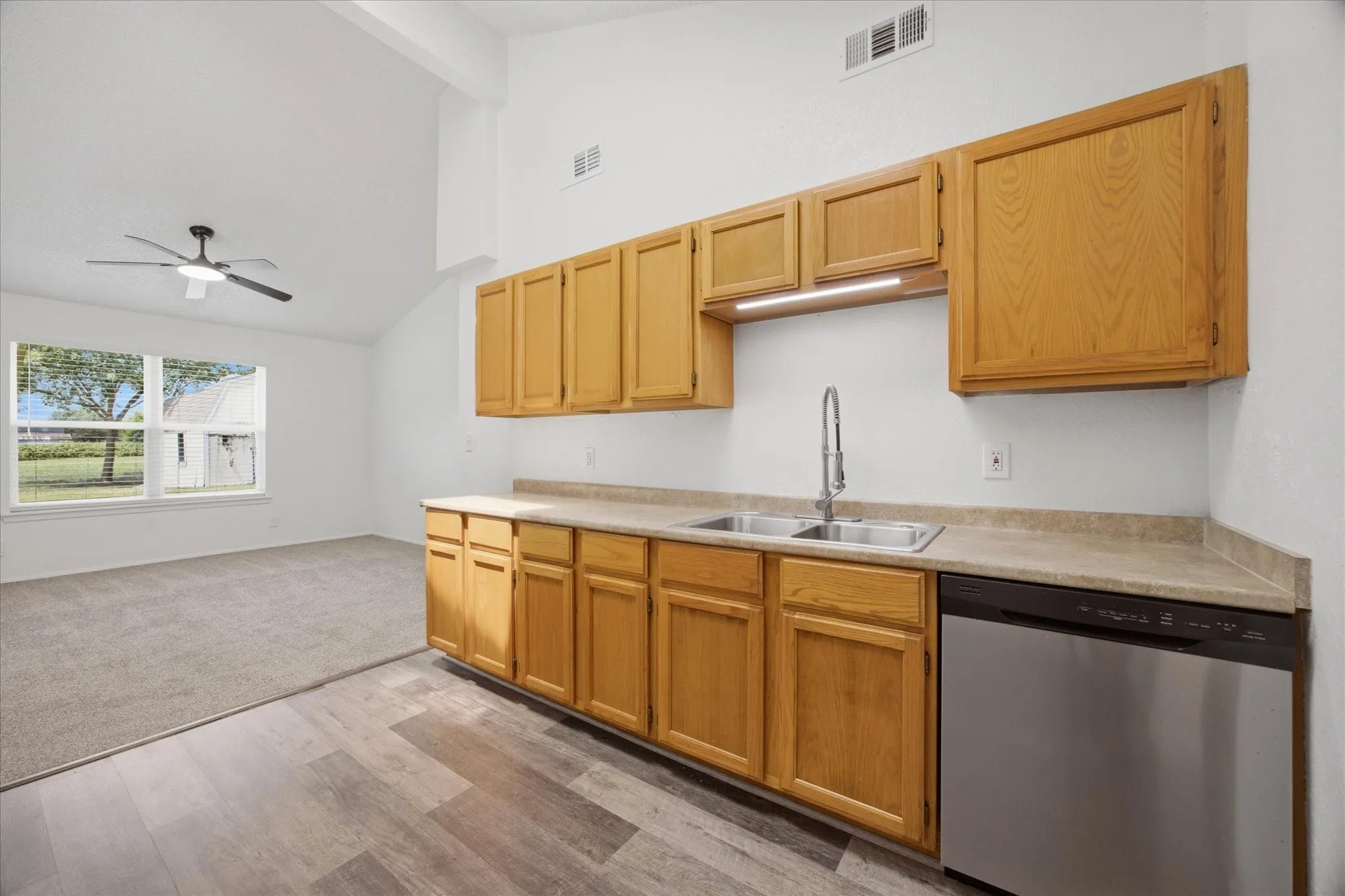 Single Family Residence For Sale in Rockwall County , 1058 Blackland Drive, Royse City, Texas 75189, 2 Bedroom, 2 Bathroom, Garage spaces, 1,236 Sqft, built in 1983, mls#21322600, Real Estate Agent in Royse City, Homes For Sale in Rockwall county, Homes For Sale in Royse City, Realtor in Royse City Texas, Real Estate Brokerage Independent Realty Texas, Luminita Cordes Realtor