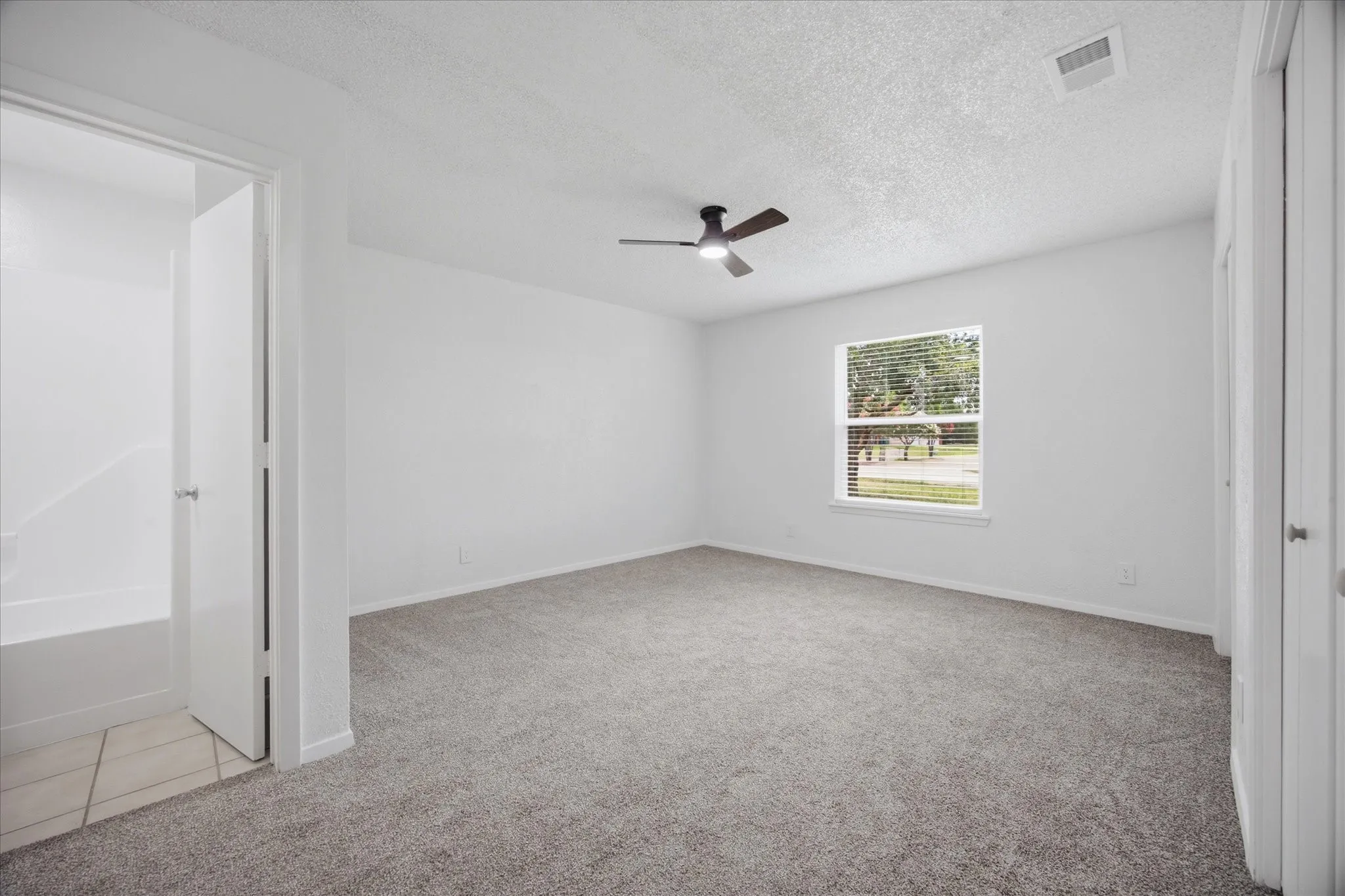 Single Family Residence For Sale in Rockwall County , 1058 Blackland Drive, Royse City, Texas 75189, 2 Bedroom, 2 Bathroom, Garage spaces, 1,236 Sqft, built in 1983, mls#21322600, Real Estate Agent in Royse City, Homes For Sale in Rockwall county, Homes For Sale in Royse City, Realtor in Royse City Texas, Real Estate Brokerage Independent Realty Texas, Luminita Cordes Realtor