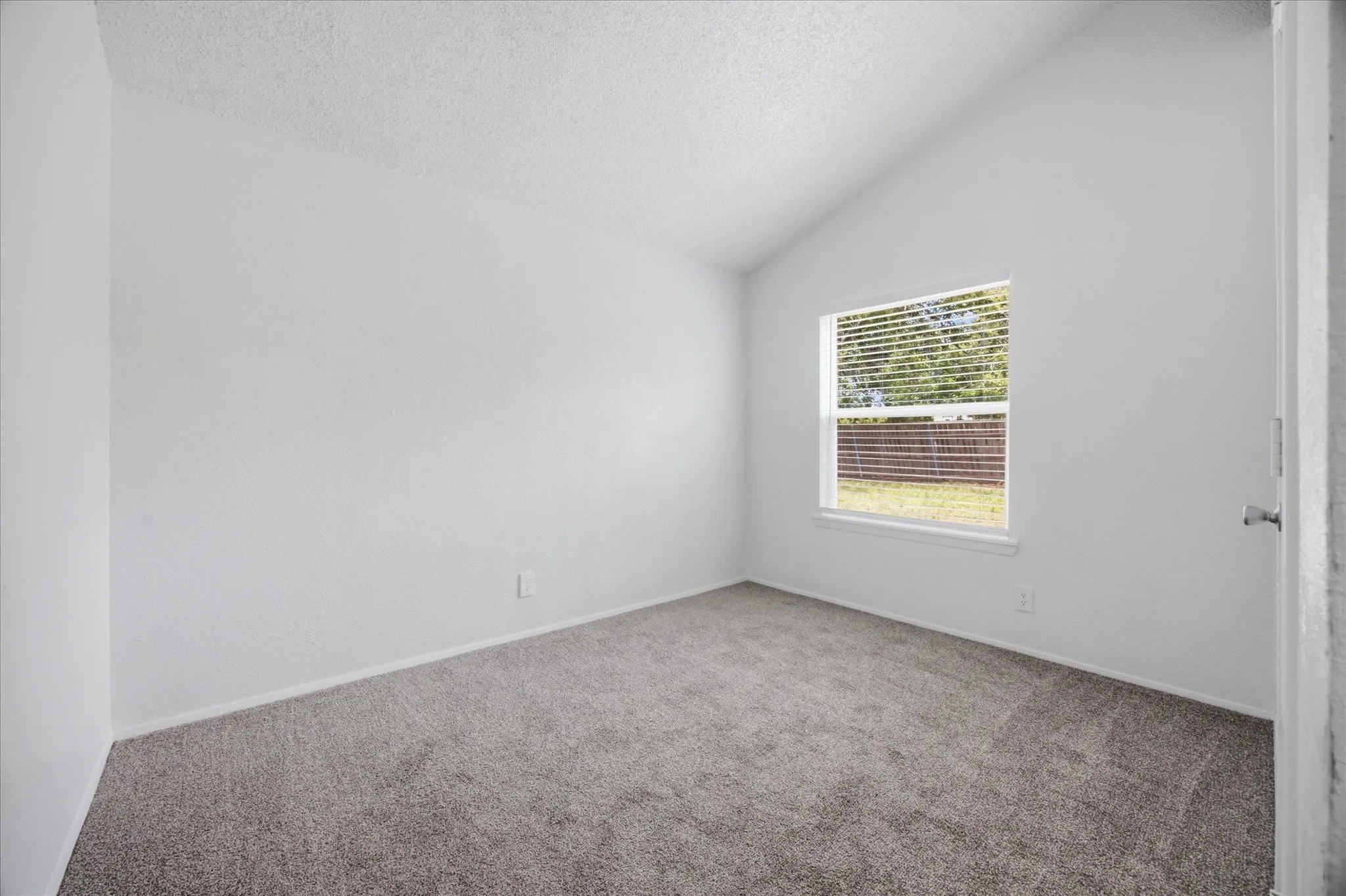 Single Family Residence For Sale in Rockwall County , 1058 Blackland Drive, Royse City, Texas 75189, 2 Bedroom, 2 Bathroom, Garage spaces, 1,236 Sqft, built in 1983, mls#21322600, Real Estate Agent in Royse City, Homes For Sale in Rockwall county, Homes For Sale in Royse City, Realtor in Royse City Texas, Real Estate Brokerage Independent Realty Texas, Luminita Cordes Realtor