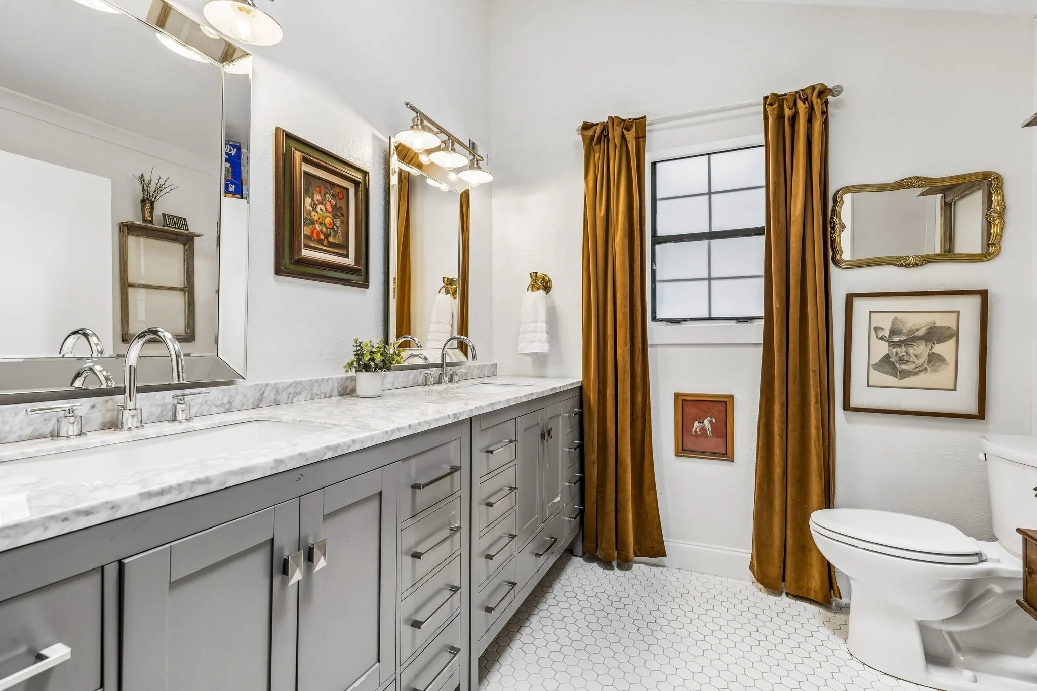 Half bath with dual sinks