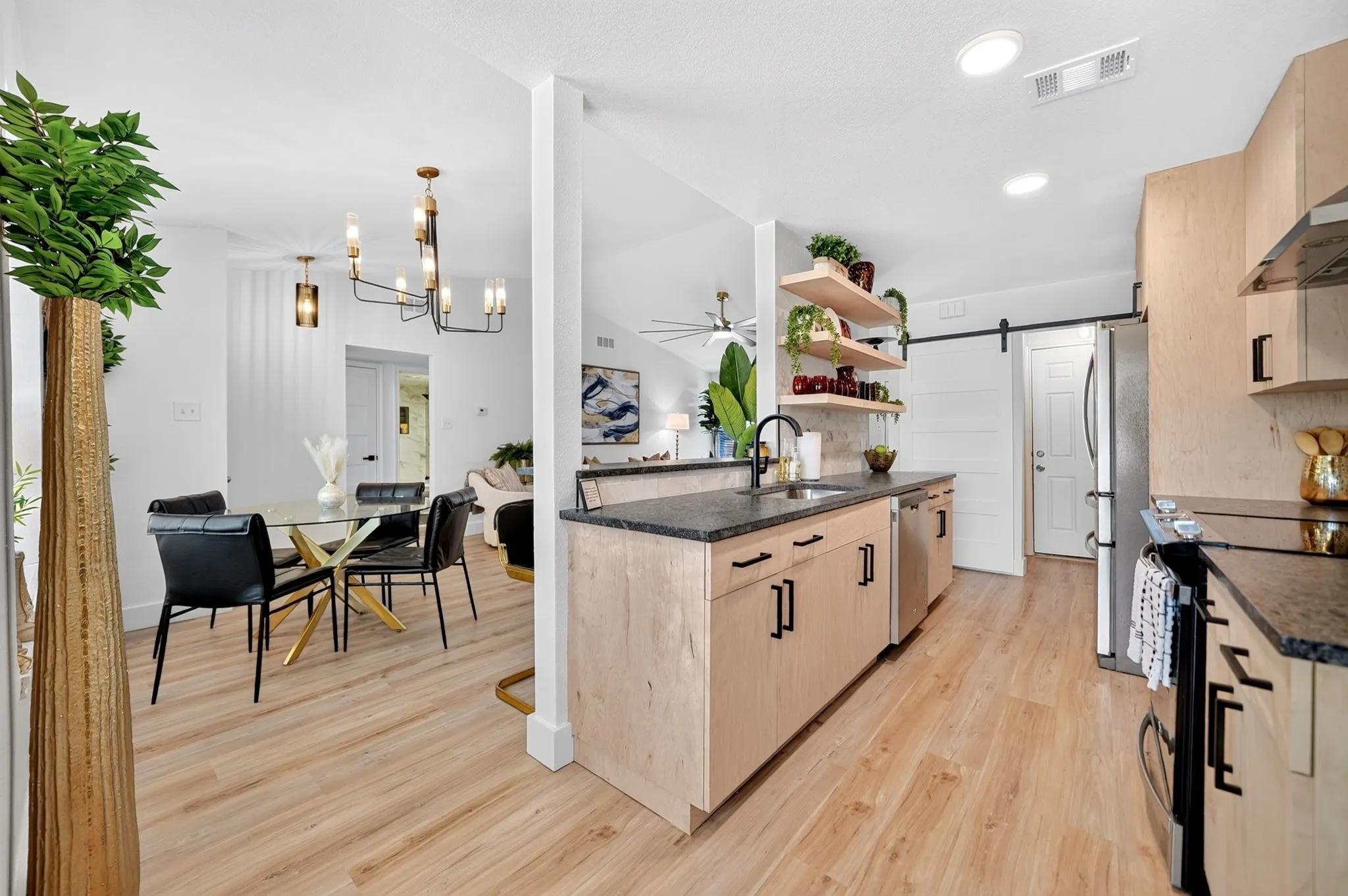 Single Family Residence For Sale in Dallas County , 2518 Highdale Drive, Garland, Texas 75041, 3 Bedroom, 2 Bathroom, 2 Garage spaces, 1,244 Sqft, built in 1986, mls#21327721, Real Estate Agent in Garland, Homes For Sale in Dallas county, Homes For Sale in Garland, Realtor in Garland Texas, Real Estate Brokerage Independent Realty Texas, Luminita Cordes Realtor