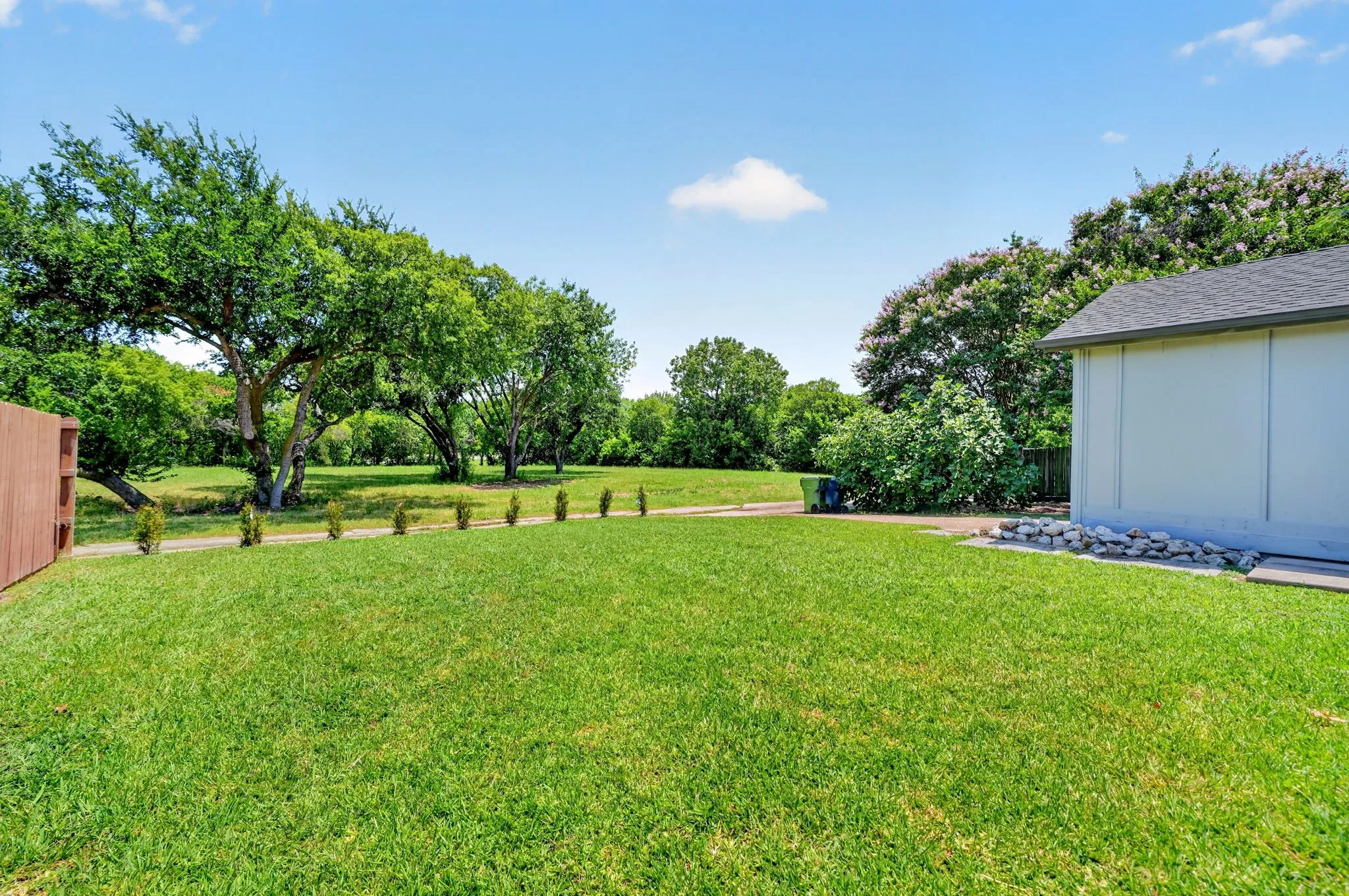 Single Family Residence For Sale in Dallas County , 2518 Highdale Drive, Garland, Texas 75041, 3 Bedroom, 2 Bathroom, 2 Garage spaces, 1,244 Sqft, built in 1986, mls#21327721, Real Estate Agent in Garland, Homes For Sale in Dallas county, Homes For Sale in Garland, Realtor in Garland Texas, Real Estate Brokerage Independent Realty Texas, Luminita Cordes Realtor