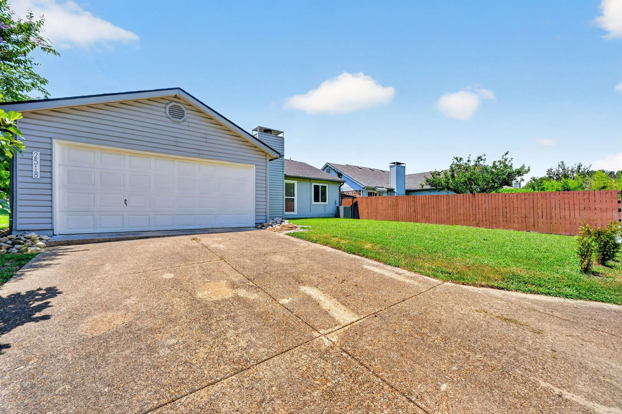 Single Family Residence For Sale in Dallas County , 2518 Highdale Drive, Garland, Texas 75041, 3 Bedroom, 2 Bathroom, 2 Garage spaces, 1,244 Sqft, built in 1986, mls#21327721, Real Estate Agent in Garland, Homes For Sale in Dallas county, Homes For Sale in Garland, Realtor in Garland Texas, Real Estate Brokerage Independent Realty Texas, Luminita Cordes Realtor