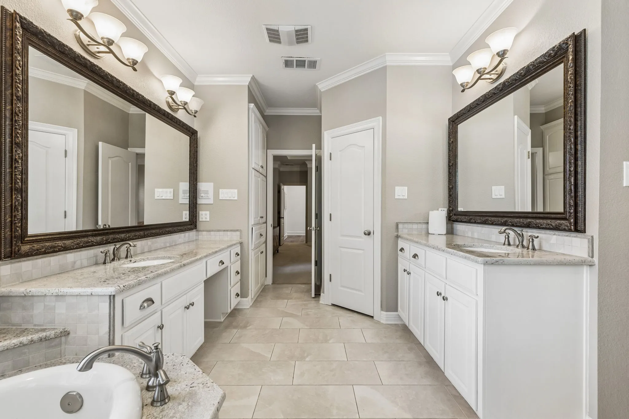 Single Family Residence For Sale in Tarrant County , 5401 Hidden Valley Court, Mansfield, Texas 76063, 4 Bedrooms, 4 Bathrooms, 3 Garage spaces, 3,583 Sqft, built in 2000, Price $1,300,000, mls#21327144, Real Estate Agent in Mansfield, Homes For Sale in Tarrant county, Homes For Sale in Mansfield, Realtor in Mansfield Texas, Real Estate Brokerage Independent Realty Texas, Luminita Cordes Realtor