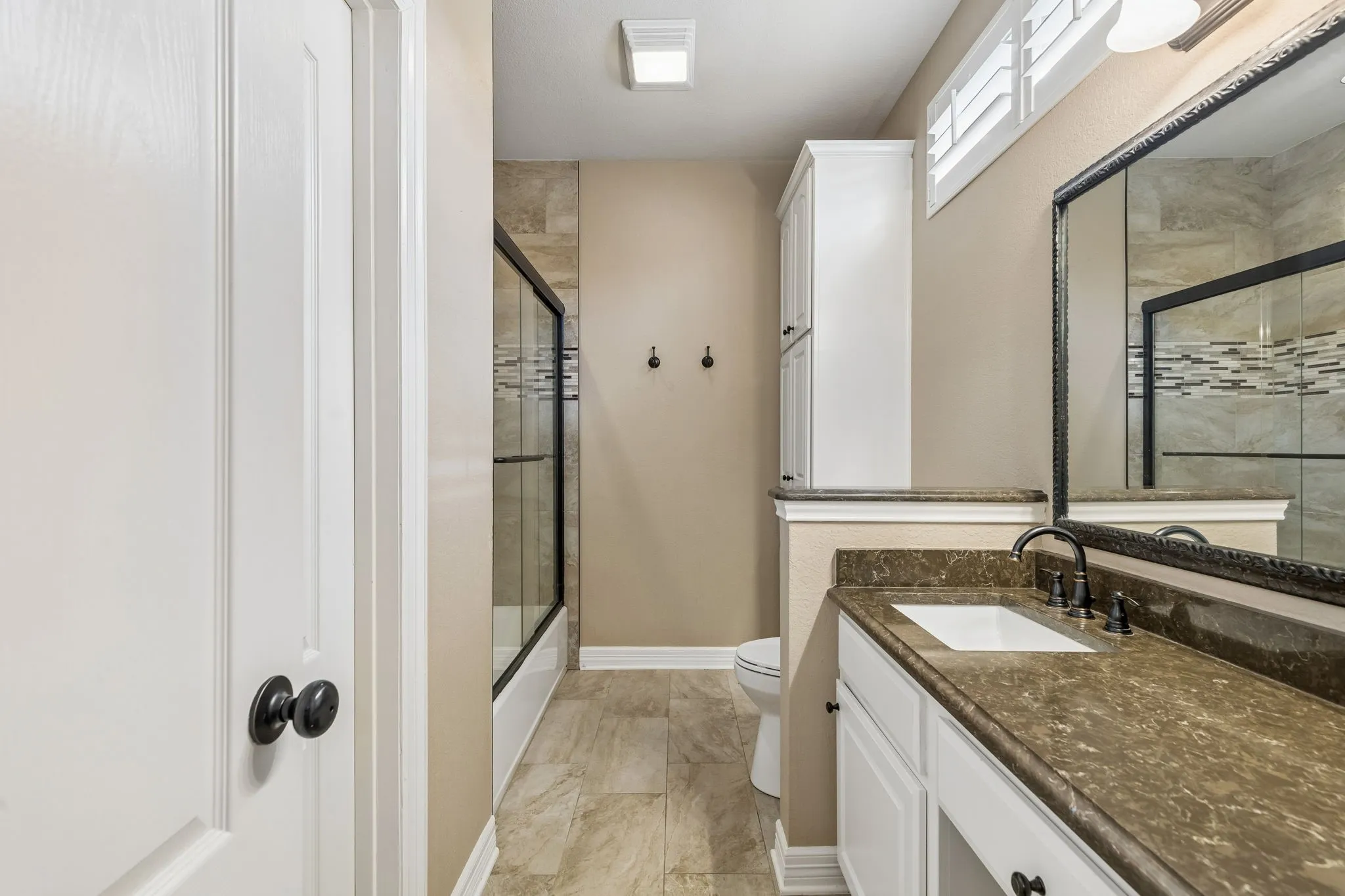 Single Family Residence For Sale in Tarrant County , 5401 Hidden Valley Court, Mansfield, Texas 76063, 4 Bedrooms, 4 Bathrooms, 3 Garage spaces, 3,583 Sqft, built in 2000, Price $1,300,000, mls#21327144, Real Estate Agent in Mansfield, Homes For Sale in Tarrant county, Homes For Sale in Mansfield, Realtor in Mansfield Texas, Real Estate Brokerage Independent Realty Texas, Luminita Cordes Realtor