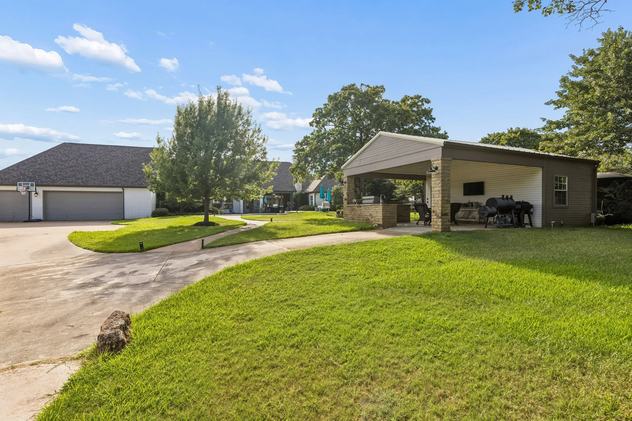 Single Family Residence For Sale in Tarrant County , 5401 Hidden Valley Court, Mansfield, Texas 76063, 4 Bedrooms, 4 Bathrooms, 3 Garage spaces, 3,583 Sqft, built in 2000, Price $1,300,000, mls#21327144, Real Estate Agent in Mansfield, Homes For Sale in Tarrant county, Homes For Sale in Mansfield, Realtor in Mansfield Texas, Real Estate Brokerage Independent Realty Texas, Luminita Cordes Realtor