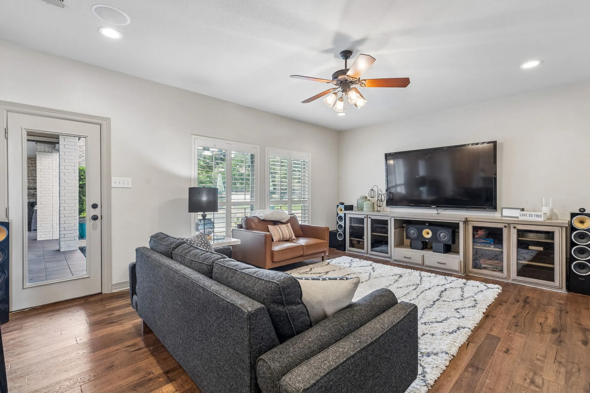 Single Family Residence For Sale in Tarrant County , 5401 Hidden Valley Court, Mansfield, Texas 76063, 4 Bedrooms, 4 Bathrooms, 3 Garage spaces, 3,583 Sqft, built in 2000, Price $1,300,000, mls#21327144, Real Estate Agent in Mansfield, Homes For Sale in Tarrant county, Homes For Sale in Mansfield, Realtor in Mansfield Texas, Real Estate Brokerage Independent Realty Texas, Luminita Cordes Realtor