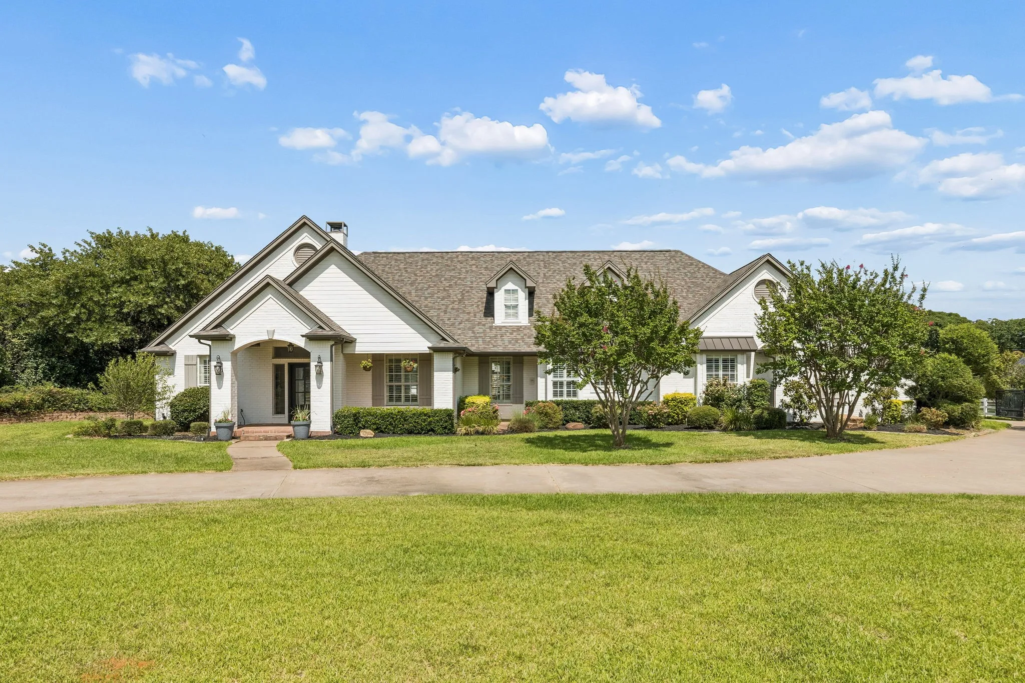 Single Family Residence For Sale in Tarrant County , 5401 Hidden Valley Court, Mansfield, Texas 76063, 4 Bedrooms, 4 Bathrooms, 3 Garage spaces, 3,583 Sqft, built in 2000, Price $1,300,000, mls#21327144, Real Estate Agent in Mansfield, Homes For Sale in Tarrant county, Homes For Sale in Mansfield, Realtor in Mansfield Texas, Real Estate Brokerage Independent Realty Texas, Luminita Cordes Realtor