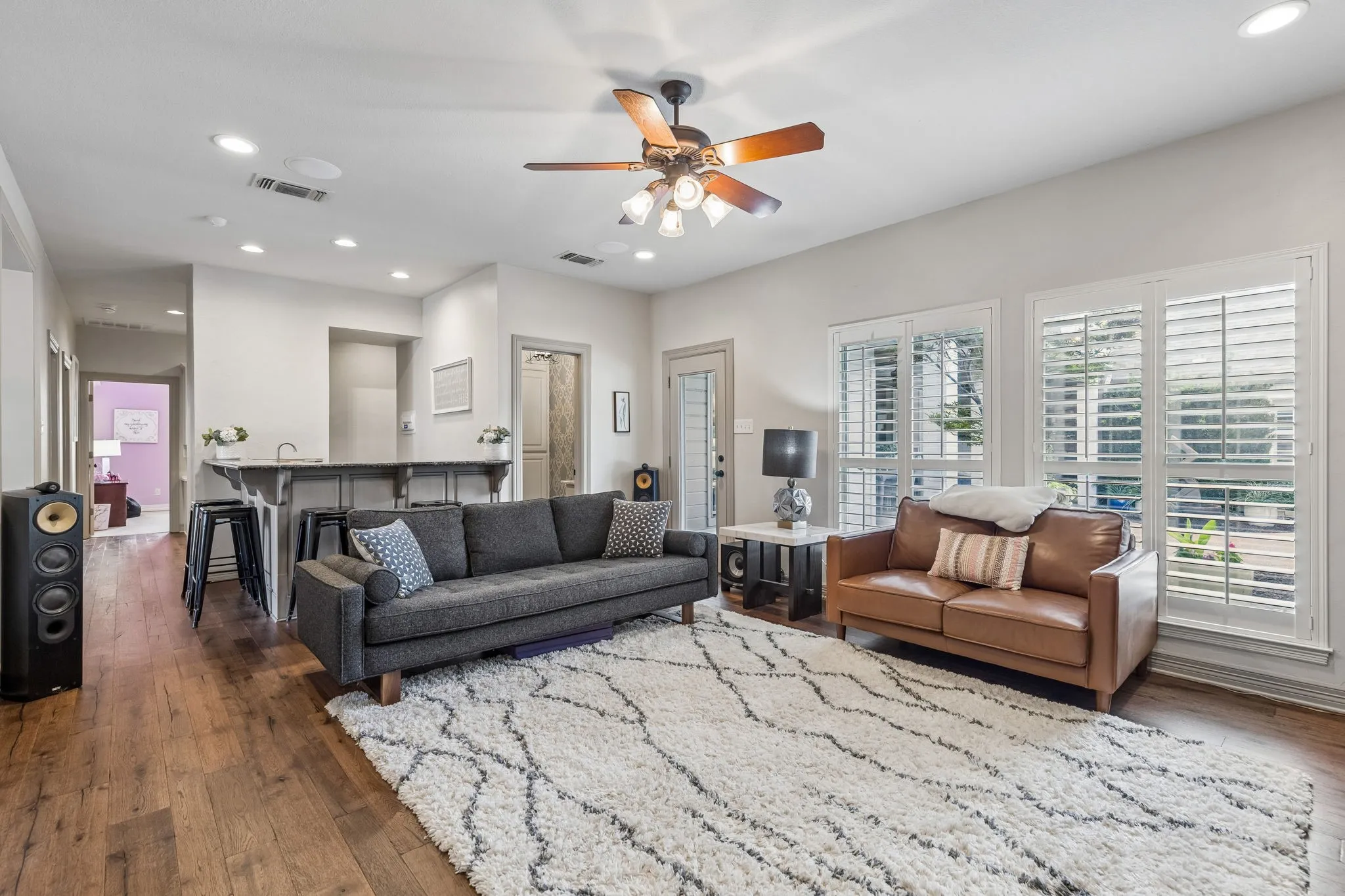Single Family Residence For Sale in Tarrant County , 5401 Hidden Valley Court, Mansfield, Texas 76063, 4 Bedrooms, 4 Bathrooms, 3 Garage spaces, 3,583 Sqft, built in 2000, Price $1,300,000, mls#21327144, Real Estate Agent in Mansfield, Homes For Sale in Tarrant county, Homes For Sale in Mansfield, Realtor in Mansfield Texas, Real Estate Brokerage Independent Realty Texas, Luminita Cordes Realtor