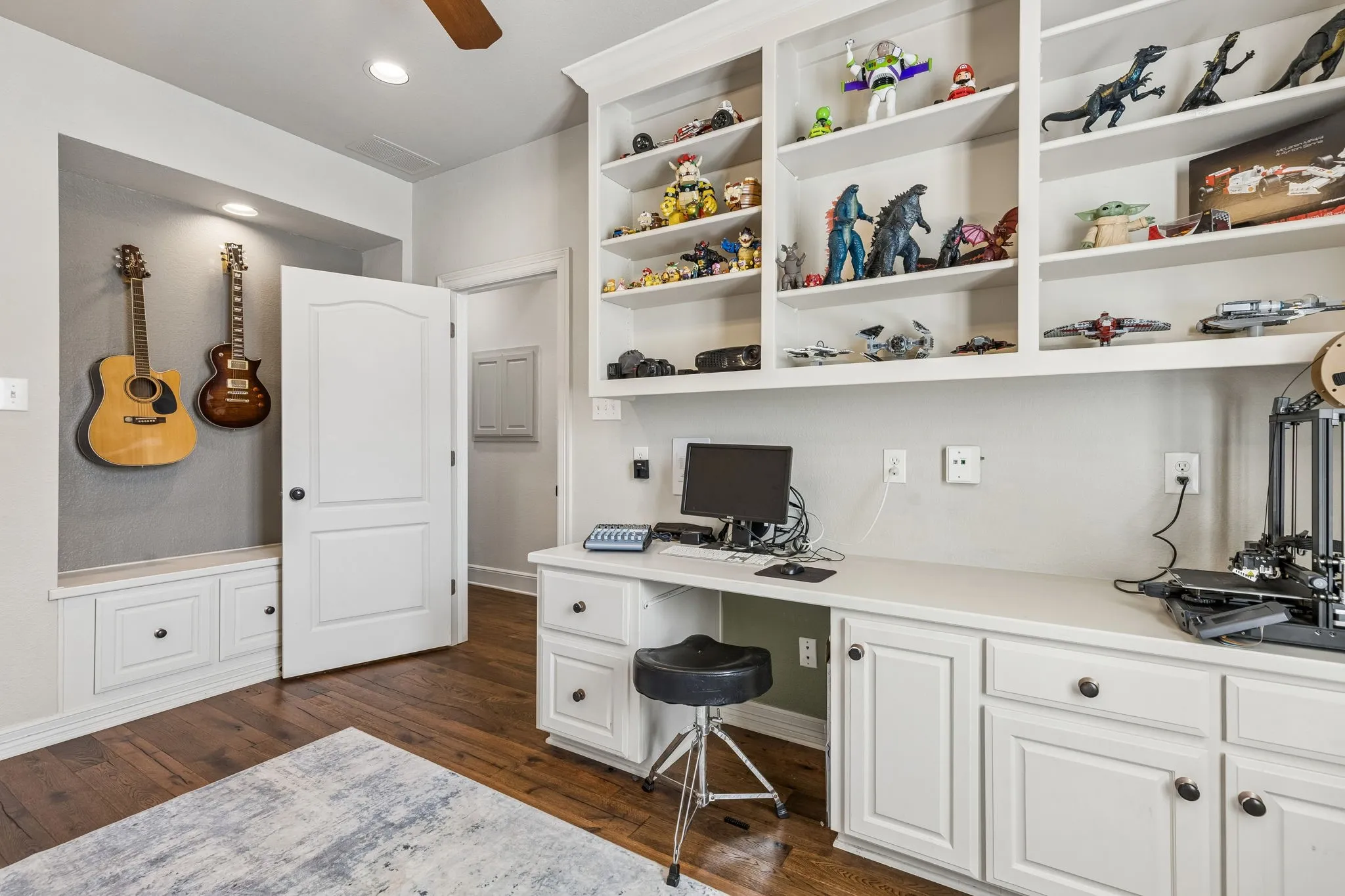 Single Family Residence For Sale in Tarrant County , 5401 Hidden Valley Court, Mansfield, Texas 76063, 4 Bedrooms, 4 Bathrooms, 3 Garage spaces, 3,583 Sqft, built in 2000, Price $1,300,000, mls#21327144, Real Estate Agent in Mansfield, Homes For Sale in Tarrant county, Homes For Sale in Mansfield, Realtor in Mansfield Texas, Real Estate Brokerage Independent Realty Texas, Luminita Cordes Realtor