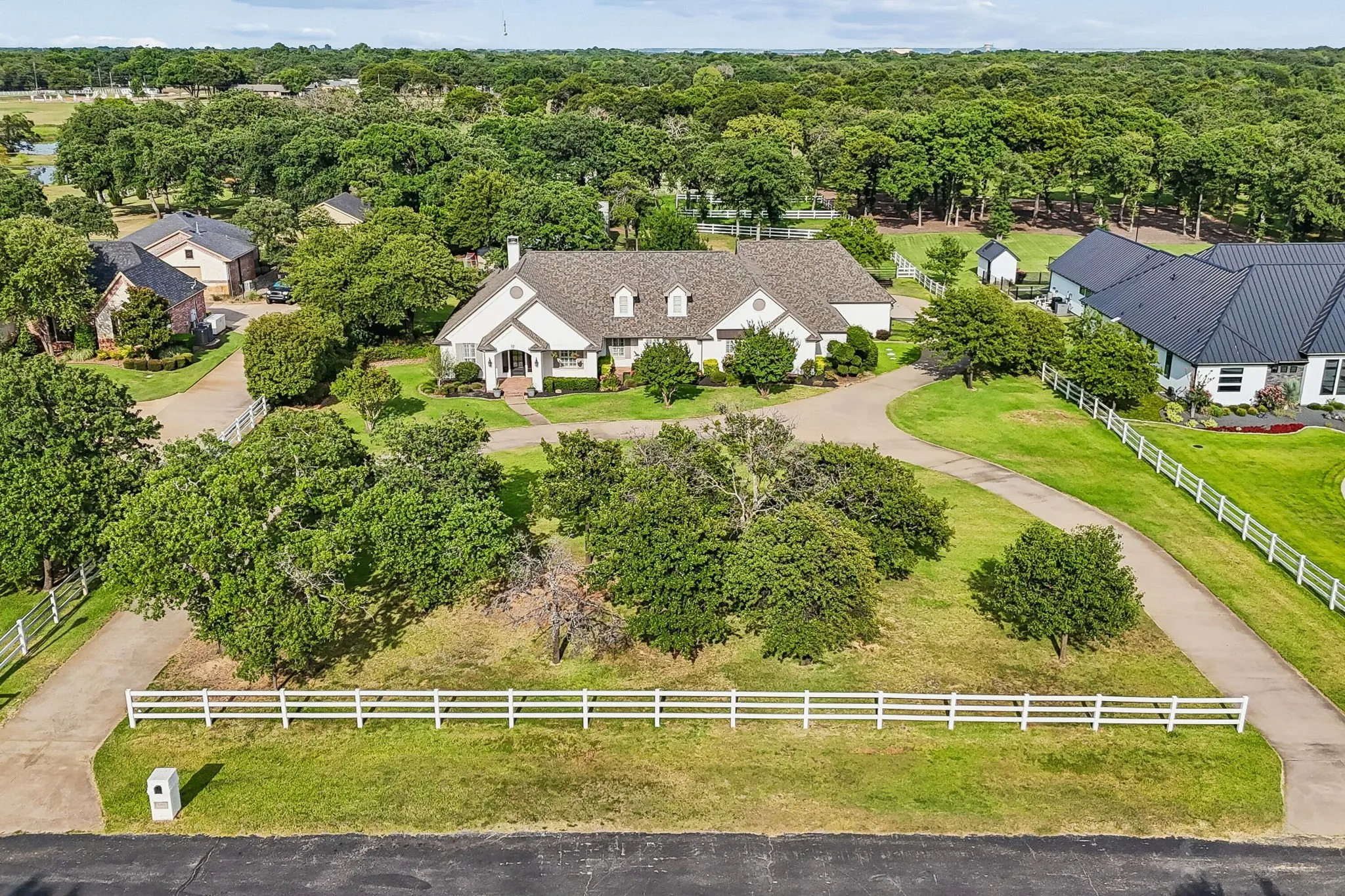 Single Family Residence For Sale in Tarrant County , 5401 Hidden Valley Court, Mansfield, Texas 76063, 4 Bedrooms, 4 Bathrooms, 3 Garage spaces, 3,583 Sqft, built in 2000, Price $1,300,000, mls#21327144, Real Estate Agent in Mansfield, Homes For Sale in Tarrant county, Homes For Sale in Mansfield, Realtor in Mansfield Texas, Real Estate Brokerage Independent Realty Texas, Luminita Cordes Realtor