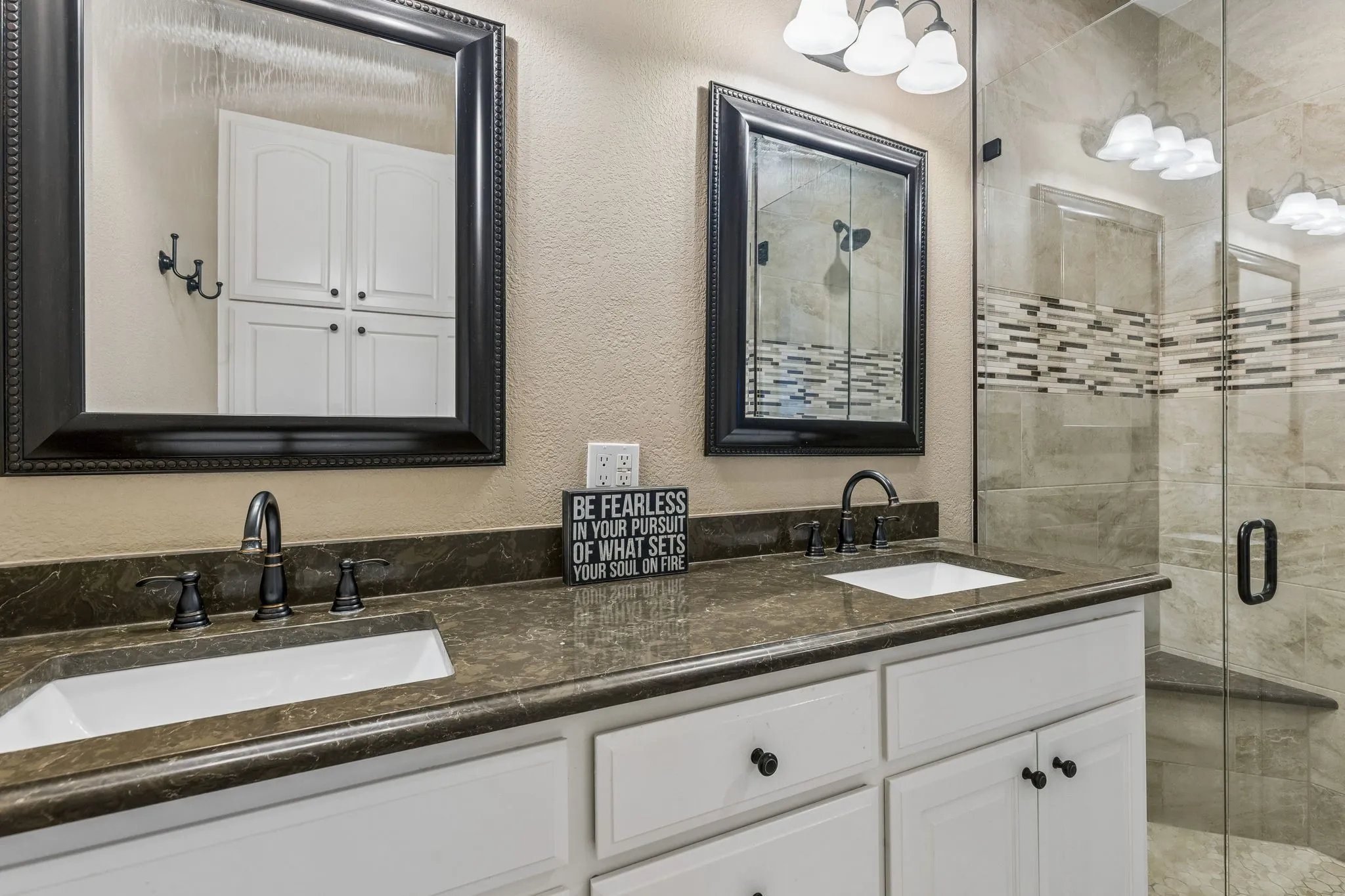 Single Family Residence For Sale in Tarrant County , 5401 Hidden Valley Court, Mansfield, Texas 76063, 4 Bedrooms, 4 Bathrooms, 3 Garage spaces, 3,583 Sqft, built in 2000, Price $1,300,000, mls#21327144, Real Estate Agent in Mansfield, Homes For Sale in Tarrant county, Homes For Sale in Mansfield, Realtor in Mansfield Texas, Real Estate Brokerage Independent Realty Texas, Luminita Cordes Realtor