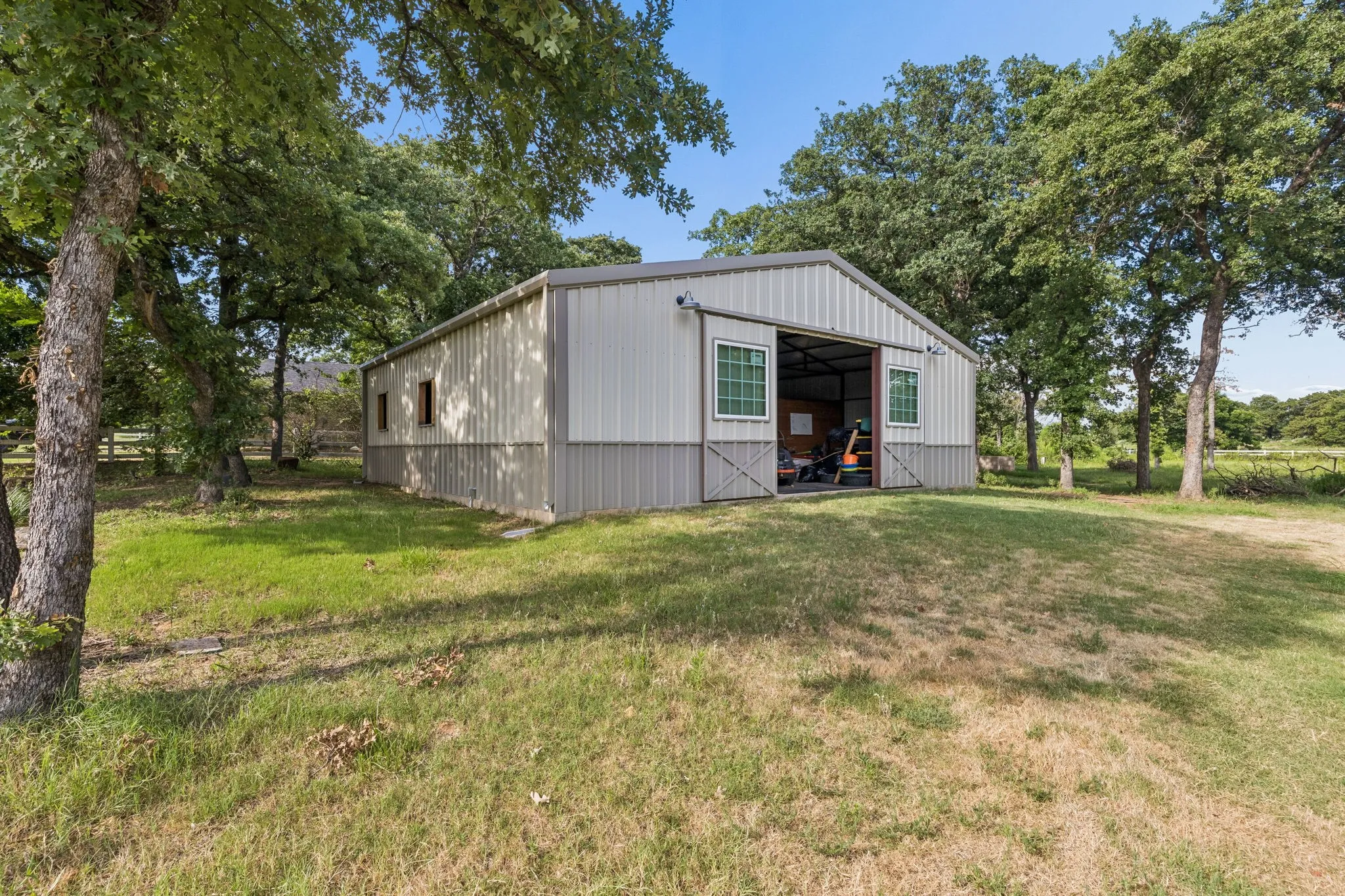Single Family Residence For Sale in Tarrant County , 5401 Hidden Valley Court, Mansfield, Texas 76063, 4 Bedrooms, 4 Bathrooms, 3 Garage spaces, 3,583 Sqft, built in 2000, Price $1,300,000, mls#21327144, Real Estate Agent in Mansfield, Homes For Sale in Tarrant county, Homes For Sale in Mansfield, Realtor in Mansfield Texas, Real Estate Brokerage Independent Realty Texas, Luminita Cordes Realtor