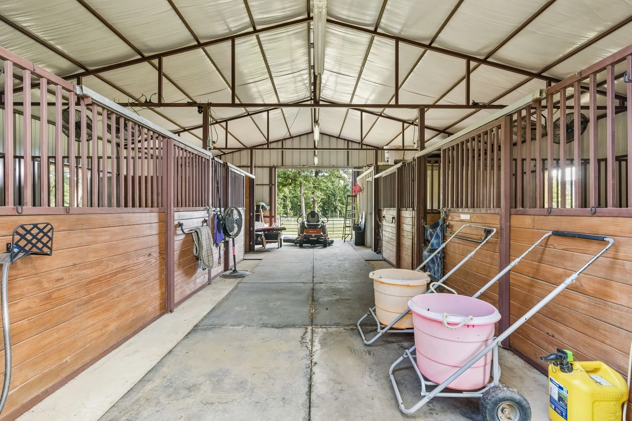Single Family Residence For Sale in Tarrant County , 5401 Hidden Valley Court, Mansfield, Texas 76063, 4 Bedrooms, 4 Bathrooms, 3 Garage spaces, 3,583 Sqft, built in 2000, Price $1,300,000, mls#21327144, Real Estate Agent in Mansfield, Homes For Sale in Tarrant county, Homes For Sale in Mansfield, Realtor in Mansfield Texas, Real Estate Brokerage Independent Realty Texas, Luminita Cordes Realtor
