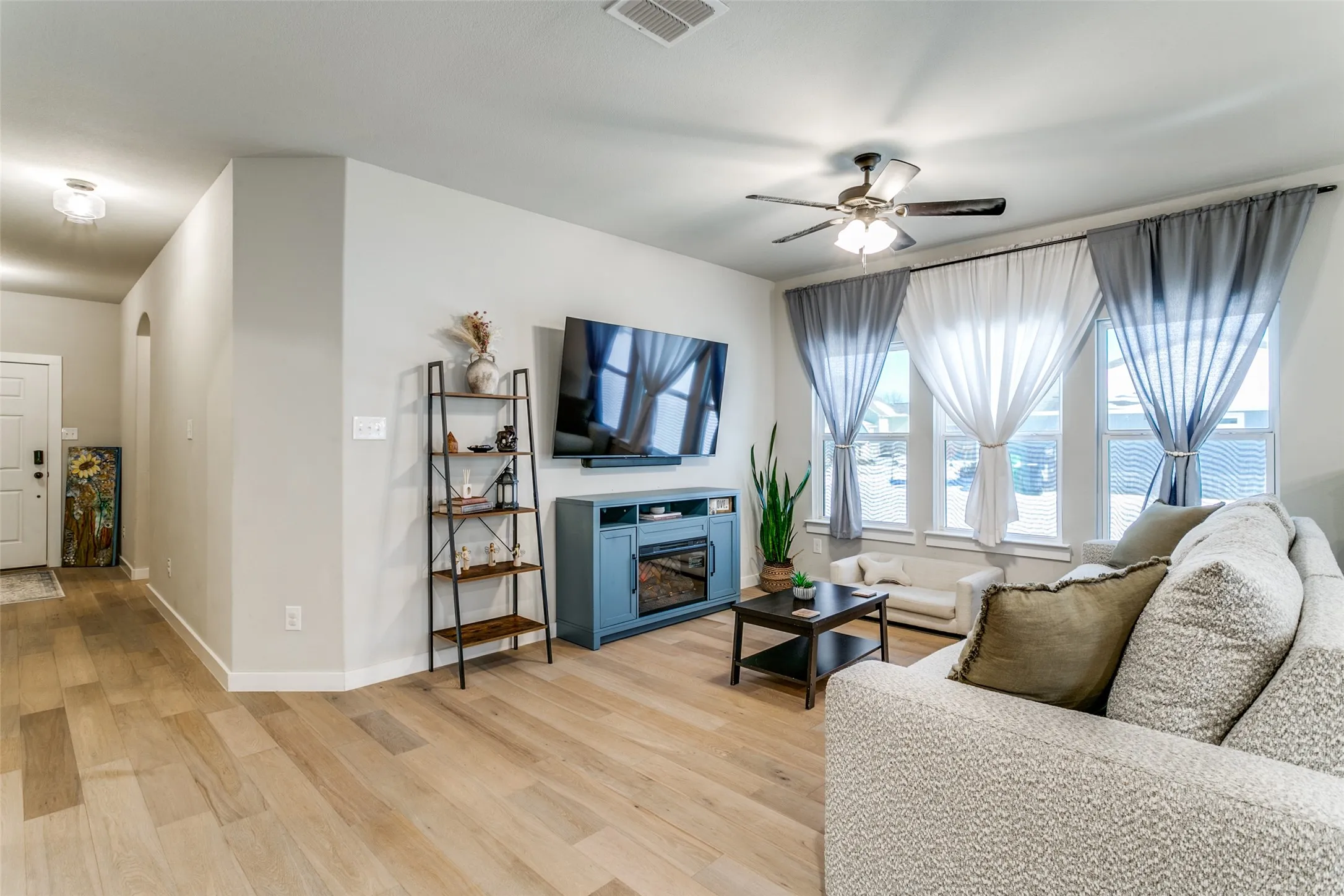 Single Family Residence For Sale in Denton County , 2208 Chebi Lane, Denton, Texas 76209, 3 Bedroom, 2 Bathroom, 2 Garage spaces, 1,400 Sqft, built in 2019, mls#21328004, Real Estate Agent in Denton, Homes For Sale in Denton county, Homes For Sale in Denton, Realtor in Denton Texas, Real Estate Brokerage Independent Realty Texas, Luminita Cordes Realtor