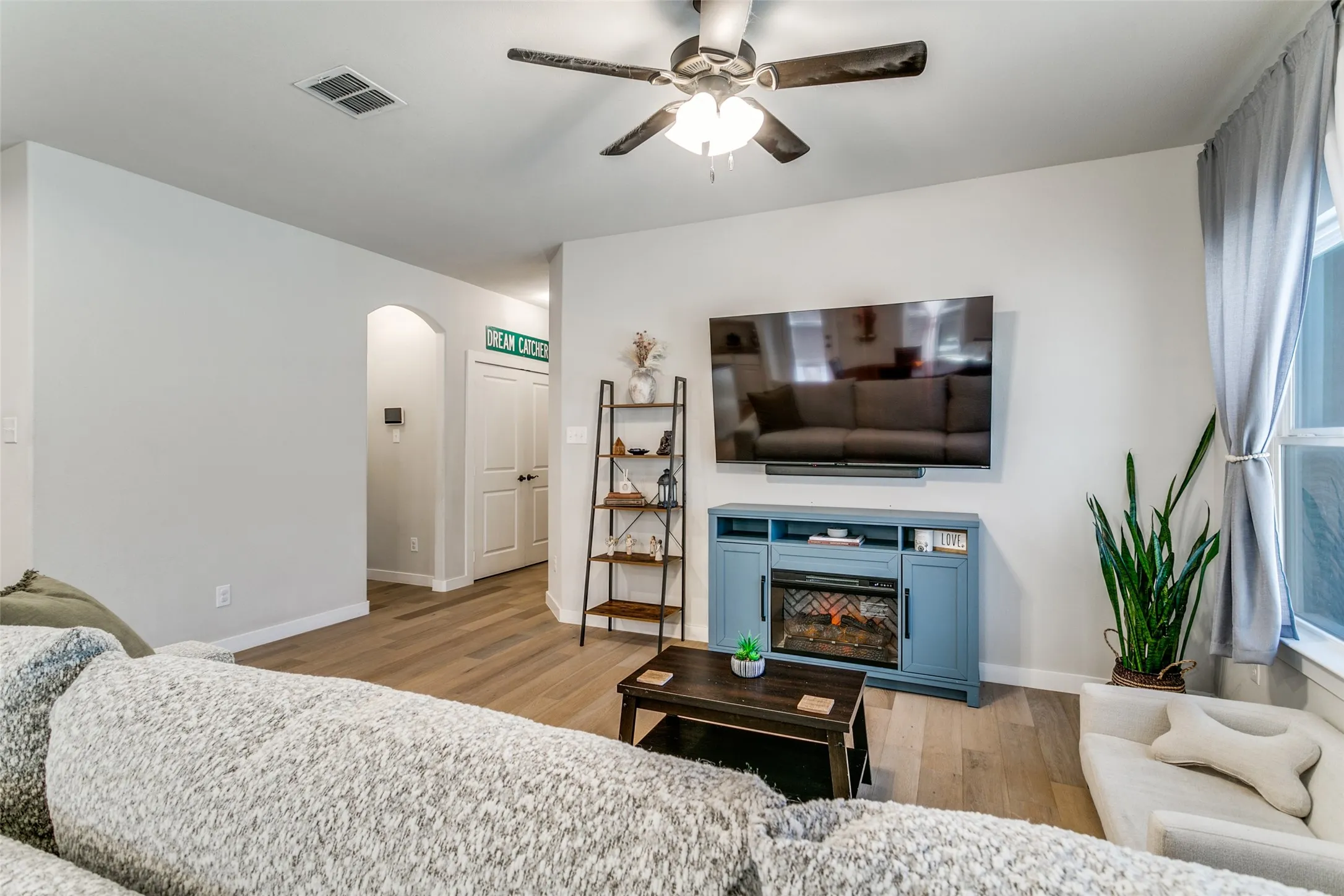 Single Family Residence For Sale in Denton County , 2208 Chebi Lane, Denton, Texas 76209, 3 Bedroom, 2 Bathroom, 2 Garage spaces, 1,400 Sqft, built in 2019, mls#21328004, Real Estate Agent in Denton, Homes For Sale in Denton county, Homes For Sale in Denton, Realtor in Denton Texas, Real Estate Brokerage Independent Realty Texas, Luminita Cordes Realtor