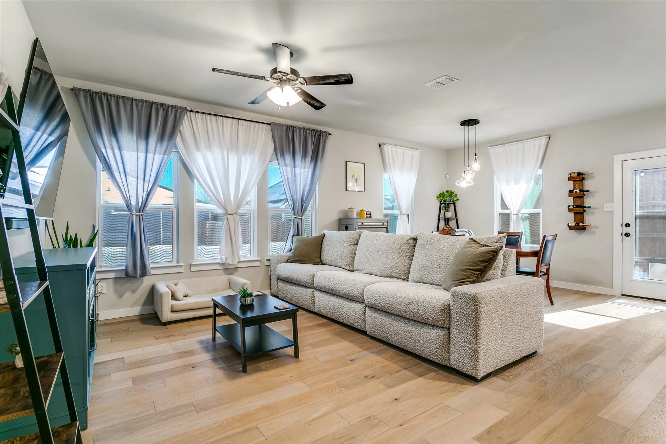 Single Family Residence For Sale in Denton County , 2208 Chebi Lane, Denton, Texas 76209, 3 Bedroom, 2 Bathroom, 2 Garage spaces, 1,400 Sqft, built in 2019, mls#21328004, Real Estate Agent in Denton, Homes For Sale in Denton county, Homes For Sale in Denton, Realtor in Denton Texas, Real Estate Brokerage Independent Realty Texas, Luminita Cordes Realtor