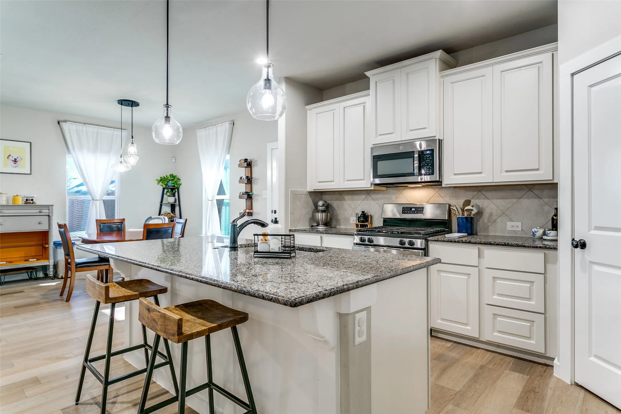 Single Family Residence For Sale in Denton County , 2208 Chebi Lane, Denton, Texas 76209, 3 Bedroom, 2 Bathroom, 2 Garage spaces, 1,400 Sqft, built in 2019, mls#21328004, Real Estate Agent in Denton, Homes For Sale in Denton county, Homes For Sale in Denton, Realtor in Denton Texas, Real Estate Brokerage Independent Realty Texas, Luminita Cordes Realtor