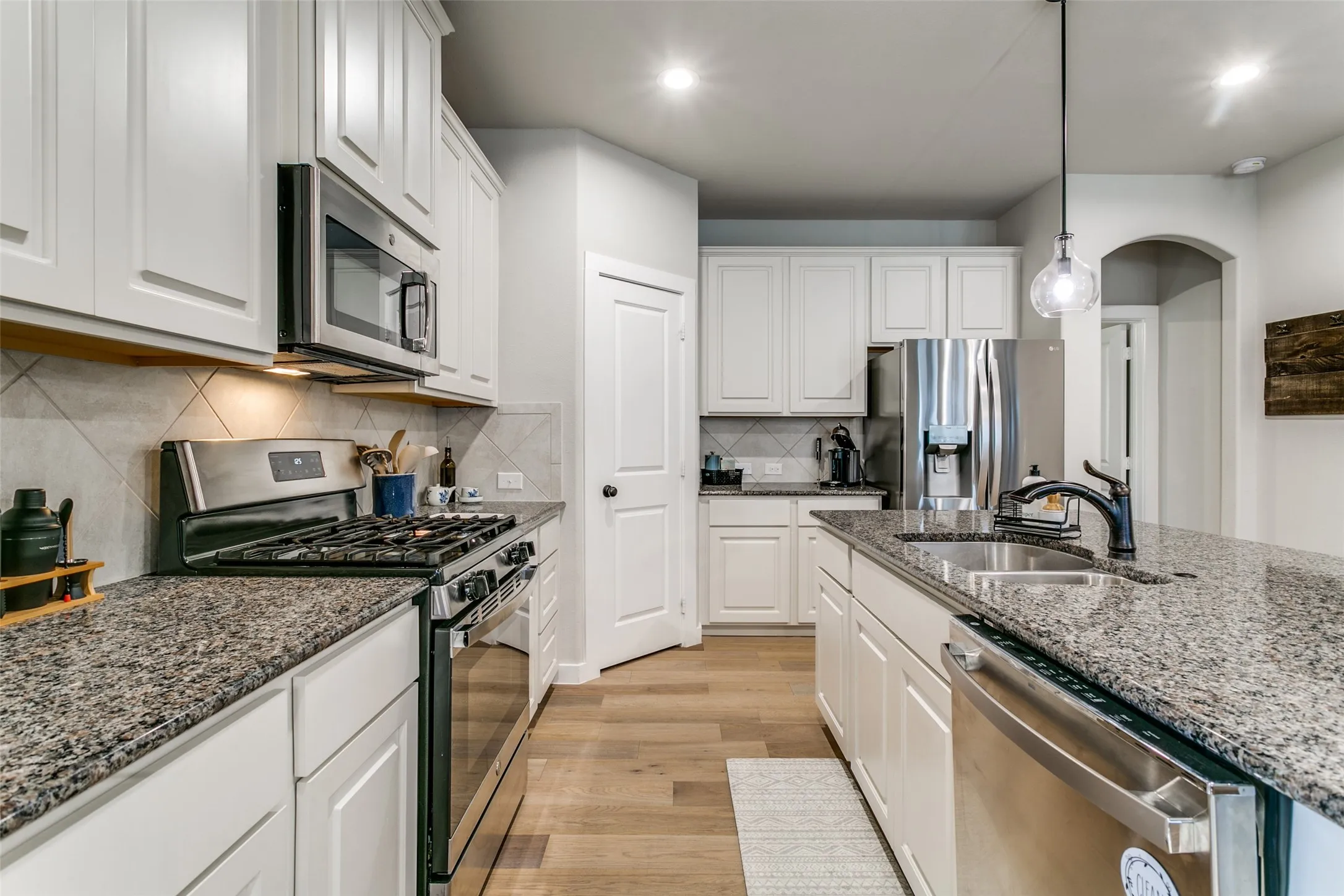 Single Family Residence For Sale in Denton County , 2208 Chebi Lane, Denton, Texas 76209, 3 Bedroom, 2 Bathroom, 2 Garage spaces, 1,400 Sqft, built in 2019, mls#21328004, Real Estate Agent in Denton, Homes For Sale in Denton county, Homes For Sale in Denton, Realtor in Denton Texas, Real Estate Brokerage Independent Realty Texas, Luminita Cordes Realtor