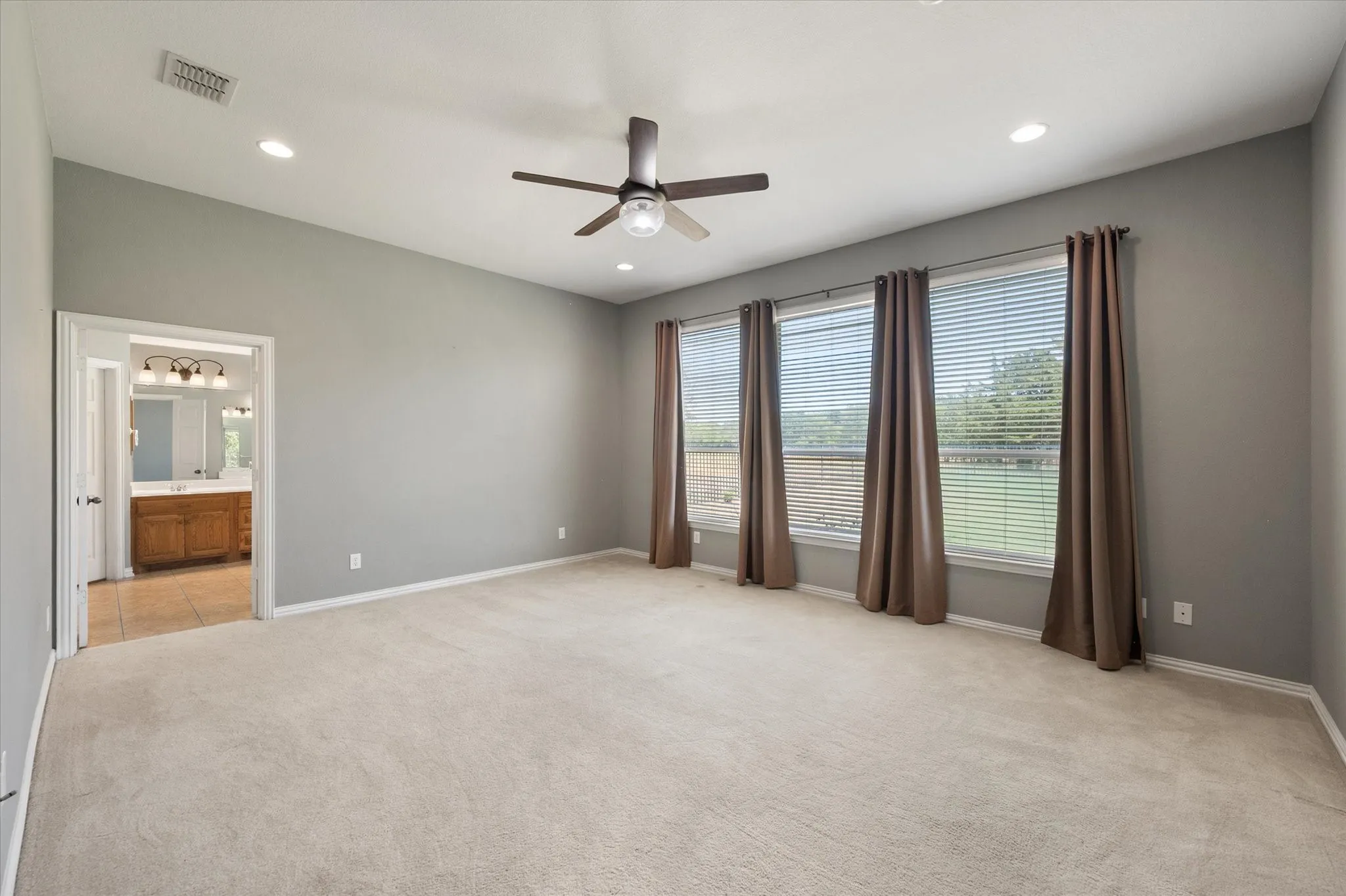 Single Family Residence For Sale in Navarro County , 276 Jackson Circle, Kerens, Texas 75144, 3 Bedroom, 3 Bathroom, 2 Garage spaces, 3,778 Sqft, built in 2005, Price $589,500, mls#21325035, Real Estate Agent in Kerens, Homes For Sale in Navarro county, Homes For Sale in Kerens, Realtor in Kerens Texas, Real Estate Brokerage Independent Realty Texas, Luminita Cordes Realtor