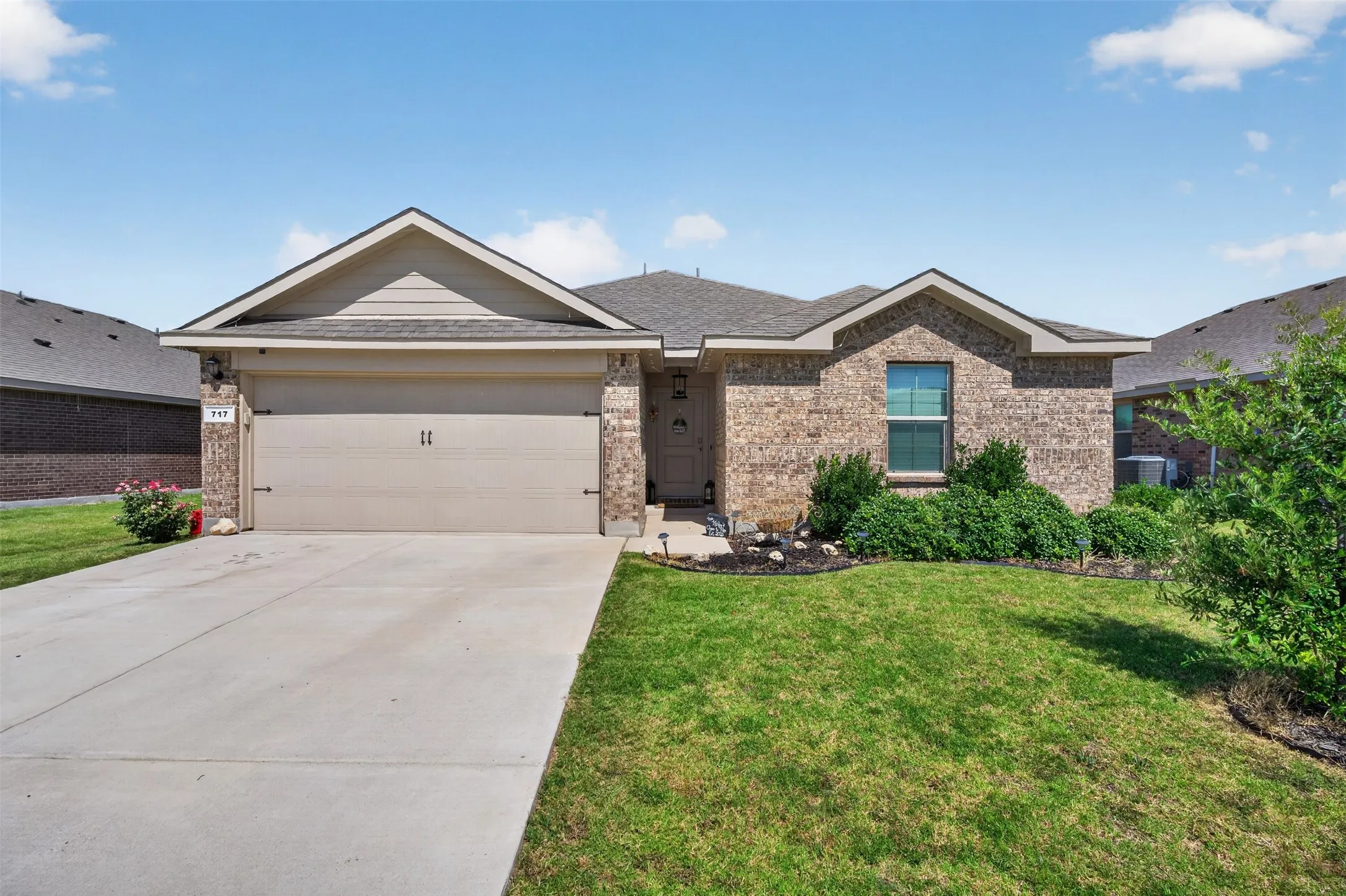 Single Family Residence For Sale in Johnson County , 717 Durango Lane, Cleburne, Texas 76033, 3 Bedroom, 2 Bathroom, 2 Garage spaces, 1,454 Sqft, built in 2021, mls#21325369, Real Estate Agent in Cleburne, Homes For Sale in Johnson county, Homes For Sale in Cleburne, Realtor in Cleburne Texas, Real Estate Brokerage Independent Realty Texas, Luminita Cordes Realtor