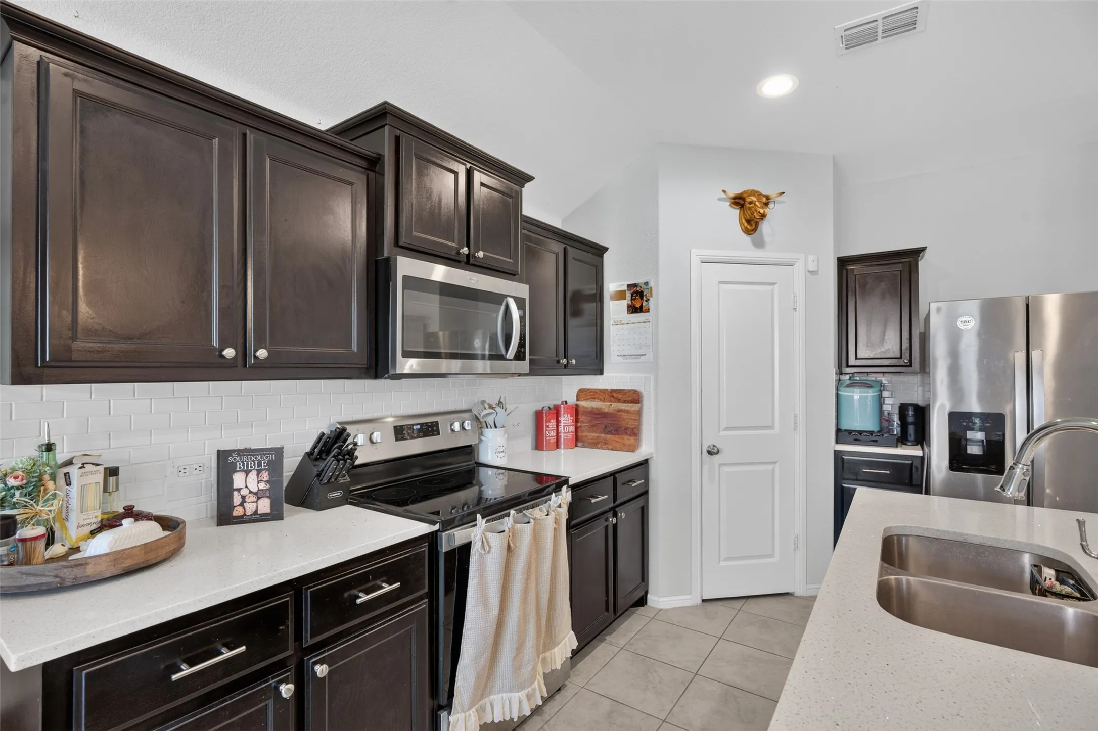 Single Family Residence For Sale in Johnson County , 717 Durango Lane, Cleburne, Texas 76033, 3 Bedroom, 2 Bathroom, 2 Garage spaces, 1,454 Sqft, built in 2021, mls#21325369, Real Estate Agent in Cleburne, Homes For Sale in Johnson county, Homes For Sale in Cleburne, Realtor in Cleburne Texas, Real Estate Brokerage Independent Realty Texas, Luminita Cordes Realtor
