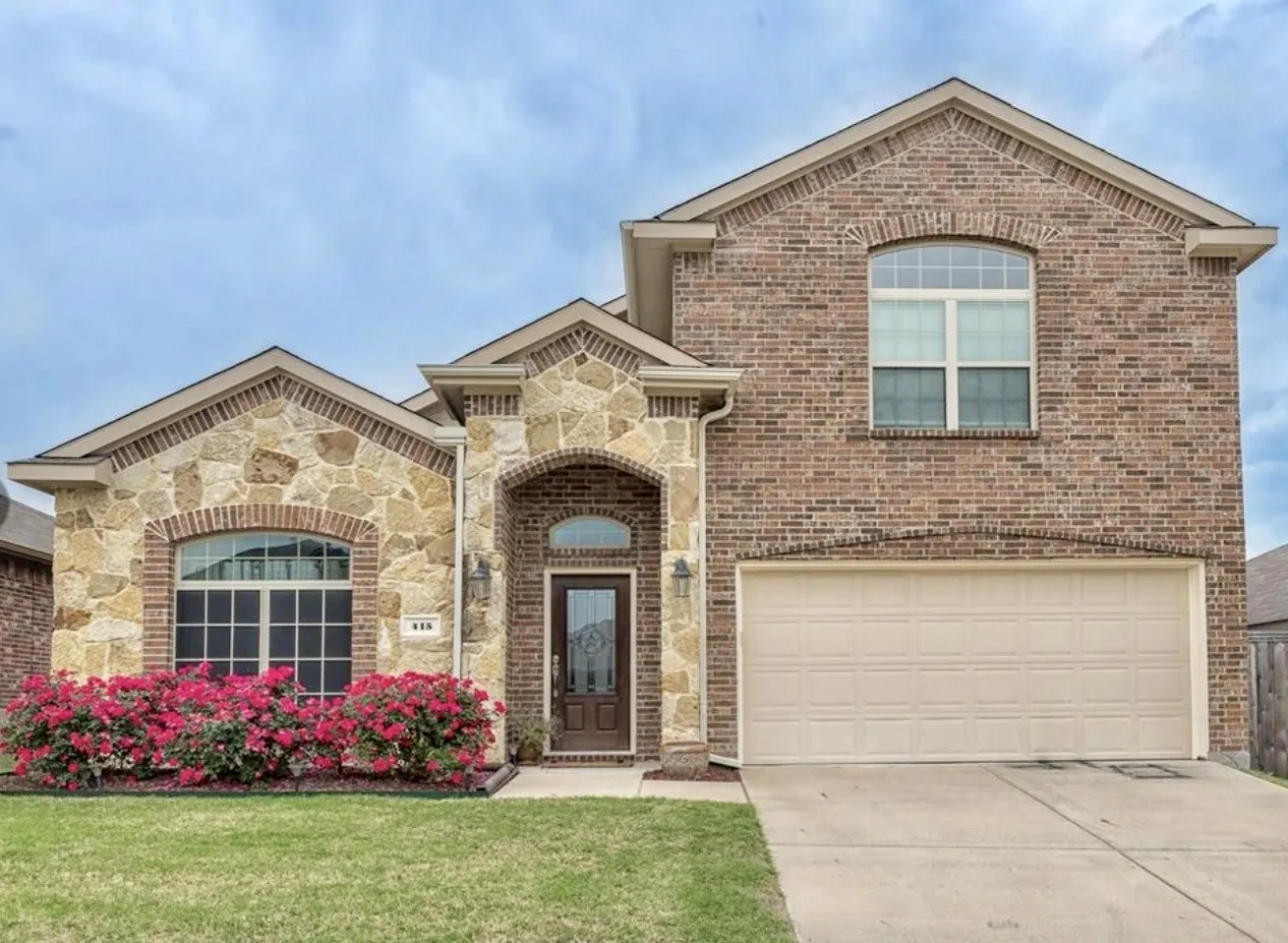 Single Family Residence For Rent in Collin County , 415 Harding, Lavon, Texas 75166, 4 Bedroom, 3 Bathroom, 2 Garage spaces, 2,850 Sqft, built in 2013, mls#21324564, Real Estate Agent in Lavon, Homes For Rent in Collin county, Homes For Rent in Lavon, Realtor in Lavon Texas, Real Estate Brokerage Independent Realty Texas, Luminita Cordes Realtor
