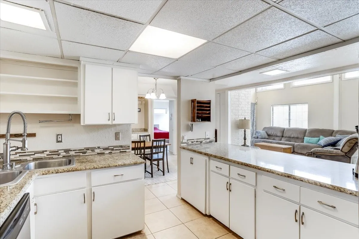 Townhouse For Sale in Denton County , 29 Oakbrook Drive, Lewisville, Texas 75057, 3 Bedroom, 3 Bathroom, 2 Garage spaces, 2,253 Sqft, built in 1985, mls#21328182, Real Estate Agent in Lewisville, Homes For Sale in Denton county, Homes For Sale in Lewisville, Realtor in Lewisville Texas, Real Estate Brokerage Independent Realty Texas, Luminita Cordes Realtor