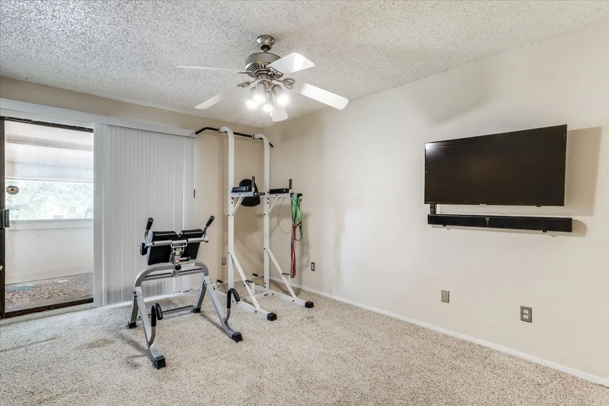 Townhouse For Sale in Denton County , 29 Oakbrook Drive, Lewisville, Texas 75057, 3 Bedroom, 3 Bathroom, 2 Garage spaces, 2,253 Sqft, built in 1985, mls#21328182, Real Estate Agent in Lewisville, Homes For Sale in Denton county, Homes For Sale in Lewisville, Realtor in Lewisville Texas, Real Estate Brokerage Independent Realty Texas, Luminita Cordes Realtor