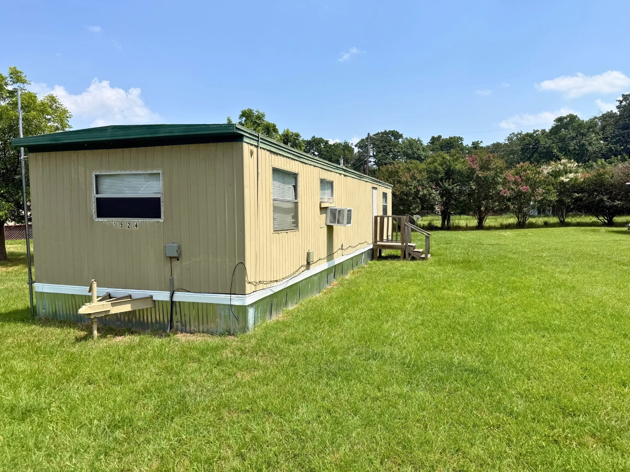 Manufactured Home For Sale in Tarrant County , 1524 Partridge Court, Pelican Bay, Texas 76020, 1 Bedroom, 1 Bathroom, Garage spaces, 600 Sqft, built in 1968, Price $85,000, mls#21324286, Real Estate Agent in Pelican Bay, Homes For Sale in Tarrant county, Homes For Sale in Pelican Bay, Realtor in Pelican Bay Texas, Real Estate Brokerage Independent Realty Texas, Luminita Cordes Realtor