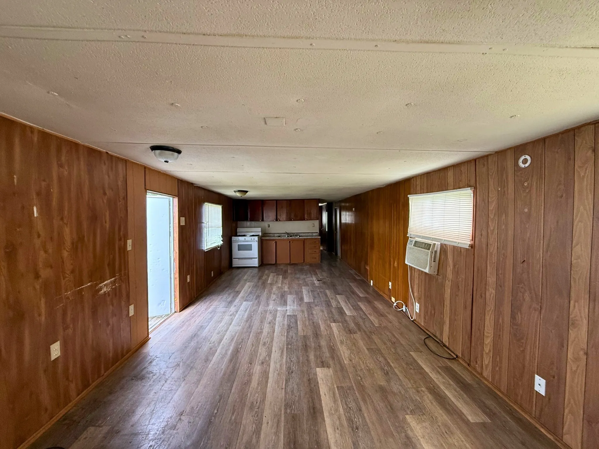 Manufactured Home For Sale in Tarrant County , 1524 Partridge Court, Pelican Bay, Texas 76020, 1 Bedroom, 1 Bathroom, Garage spaces, 600 Sqft, built in 1968, Price $85,000, mls#21324286, Real Estate Agent in Pelican Bay, Homes For Sale in Tarrant county, Homes For Sale in Pelican Bay, Realtor in Pelican Bay Texas, Real Estate Brokerage Independent Realty Texas, Luminita Cordes Realtor
