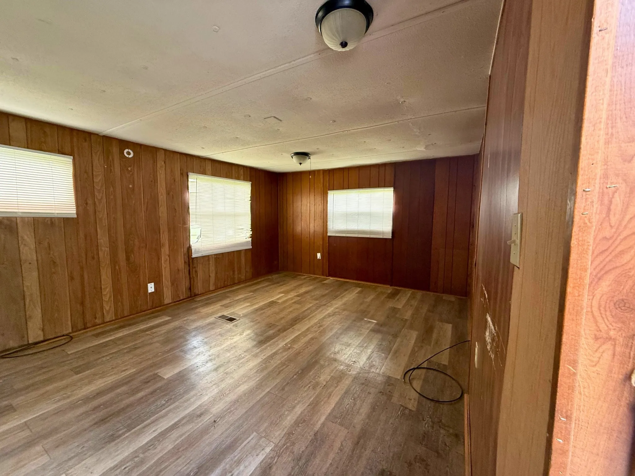 Manufactured Home For Sale in Tarrant County , 1524 Partridge Court, Pelican Bay, Texas 76020, 1 Bedroom, 1 Bathroom, Garage spaces, 600 Sqft, built in 1968, Price $85,000, mls#21324286, Real Estate Agent in Pelican Bay, Homes For Sale in Tarrant county, Homes For Sale in Pelican Bay, Realtor in Pelican Bay Texas, Real Estate Brokerage Independent Realty Texas, Luminita Cordes Realtor