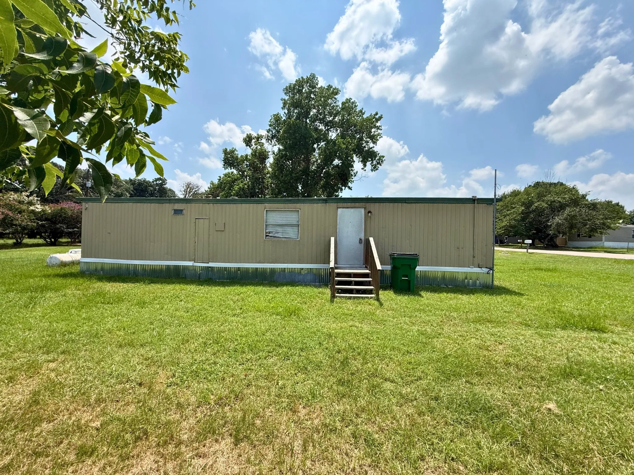 Manufactured Home For Sale in Tarrant County , 1524 Partridge Court, Pelican Bay, Texas 76020, 1 Bedroom, 1 Bathroom, Garage spaces, 600 Sqft, built in 1968, Price $85,000, mls#21324286, Real Estate Agent in Pelican Bay, Homes For Sale in Tarrant county, Homes For Sale in Pelican Bay, Realtor in Pelican Bay Texas, Real Estate Brokerage Independent Realty Texas, Luminita Cordes Realtor
