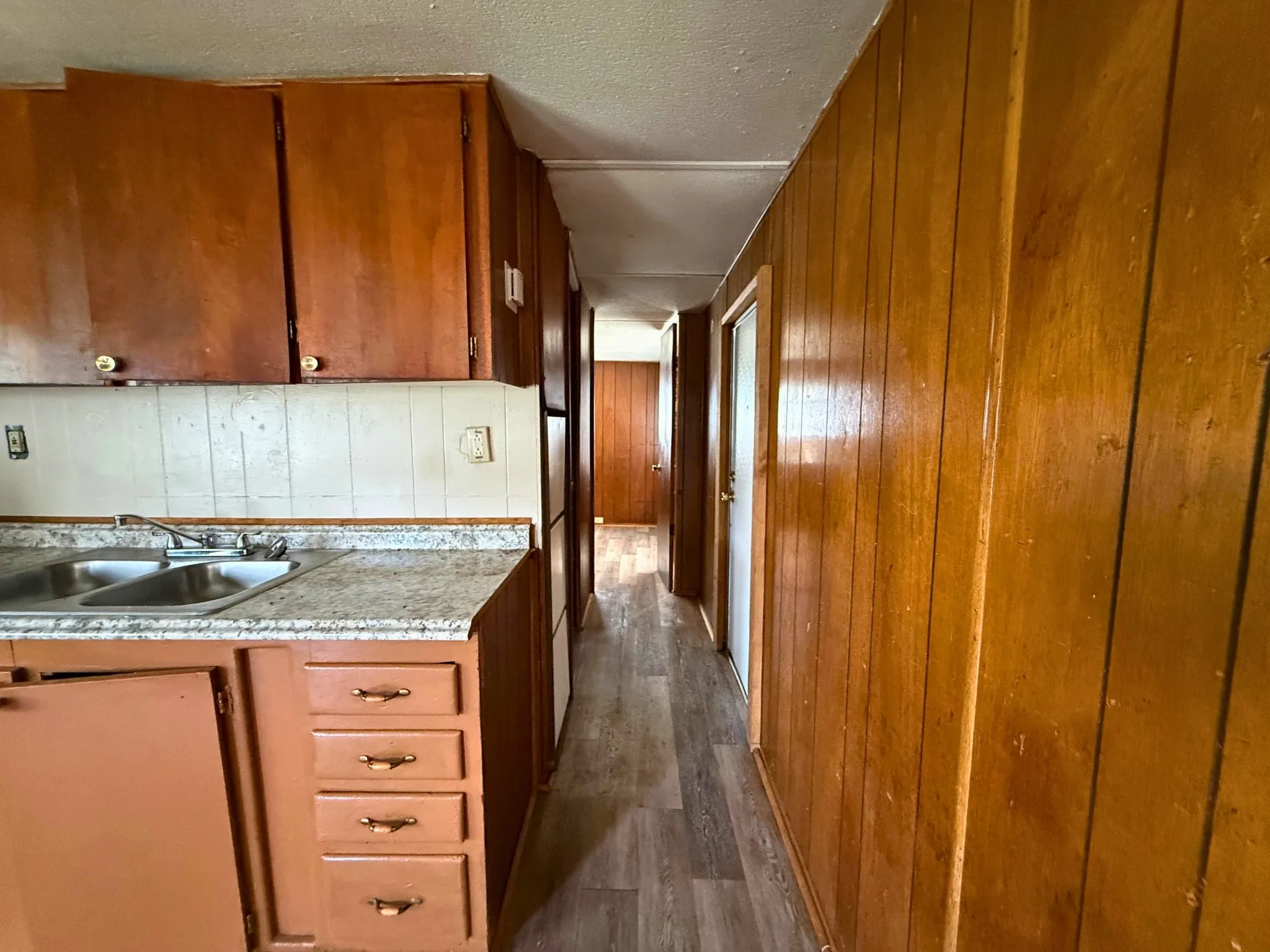 Manufactured Home For Sale in Tarrant County , 1524 Partridge Court, Pelican Bay, Texas 76020, 1 Bedroom, 1 Bathroom, Garage spaces, 600 Sqft, built in 1968, Price $85,000, mls#21324286, Real Estate Agent in Pelican Bay, Homes For Sale in Tarrant county, Homes For Sale in Pelican Bay, Realtor in Pelican Bay Texas, Real Estate Brokerage Independent Realty Texas, Luminita Cordes Realtor