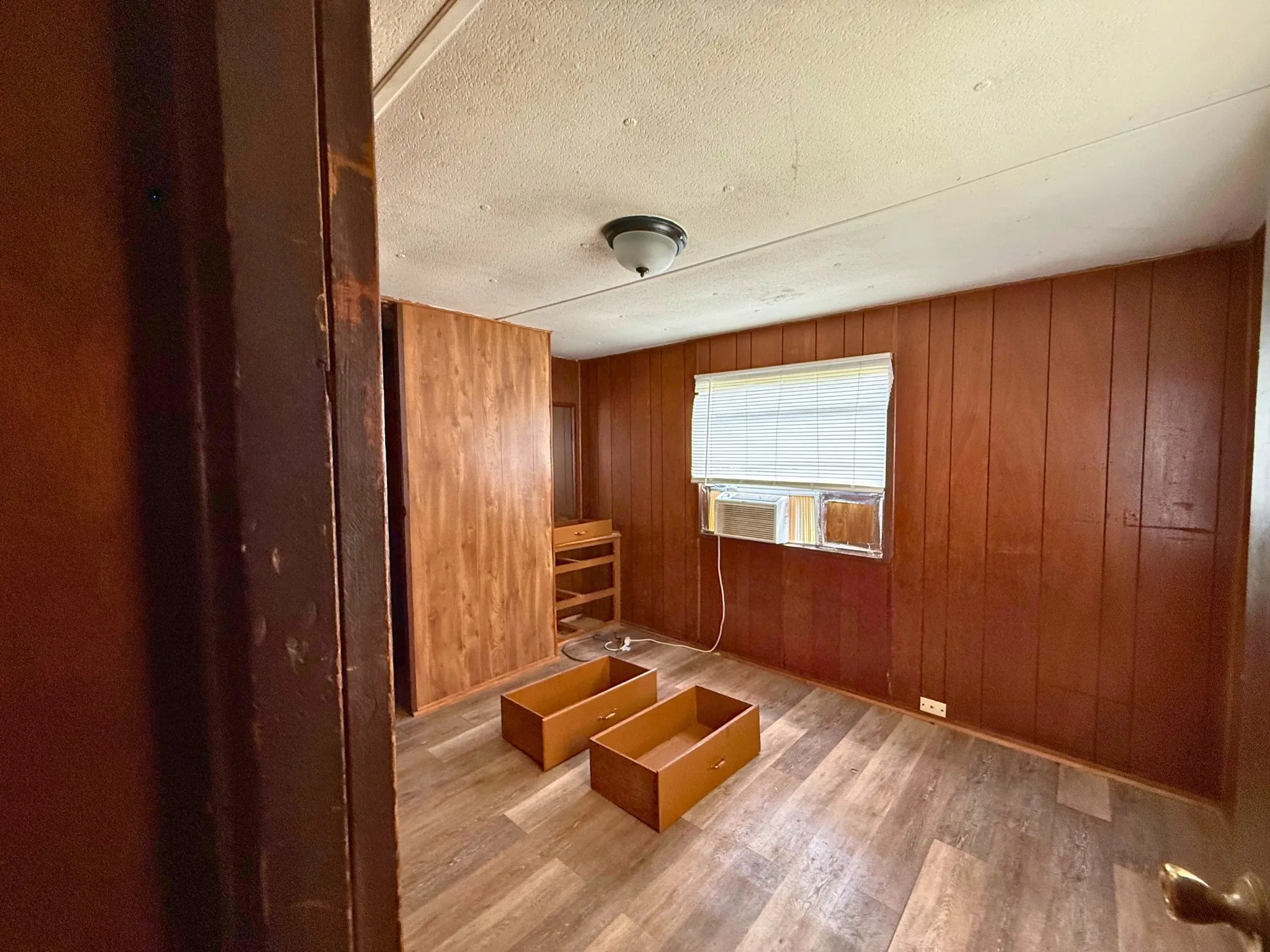 Manufactured Home For Sale in Tarrant County , 1524 Partridge Court, Pelican Bay, Texas 76020, 1 Bedroom, 1 Bathroom, Garage spaces, 600 Sqft, built in 1968, Price $85,000, mls#21324286, Real Estate Agent in Pelican Bay, Homes For Sale in Tarrant county, Homes For Sale in Pelican Bay, Realtor in Pelican Bay Texas, Real Estate Brokerage Independent Realty Texas, Luminita Cordes Realtor