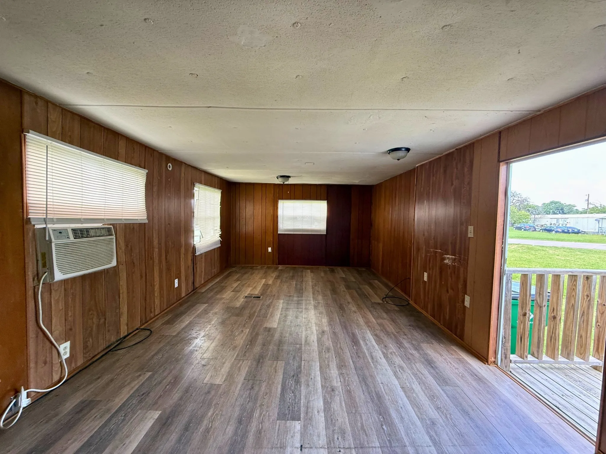 Manufactured Home For Sale in Tarrant County , 1524 Partridge Court, Pelican Bay, Texas 76020, 1 Bedroom, 1 Bathroom, Garage spaces, 600 Sqft, built in 1968, Price $85,000, mls#21324286, Real Estate Agent in Pelican Bay, Homes For Sale in Tarrant county, Homes For Sale in Pelican Bay, Realtor in Pelican Bay Texas, Real Estate Brokerage Independent Realty Texas, Luminita Cordes Realtor