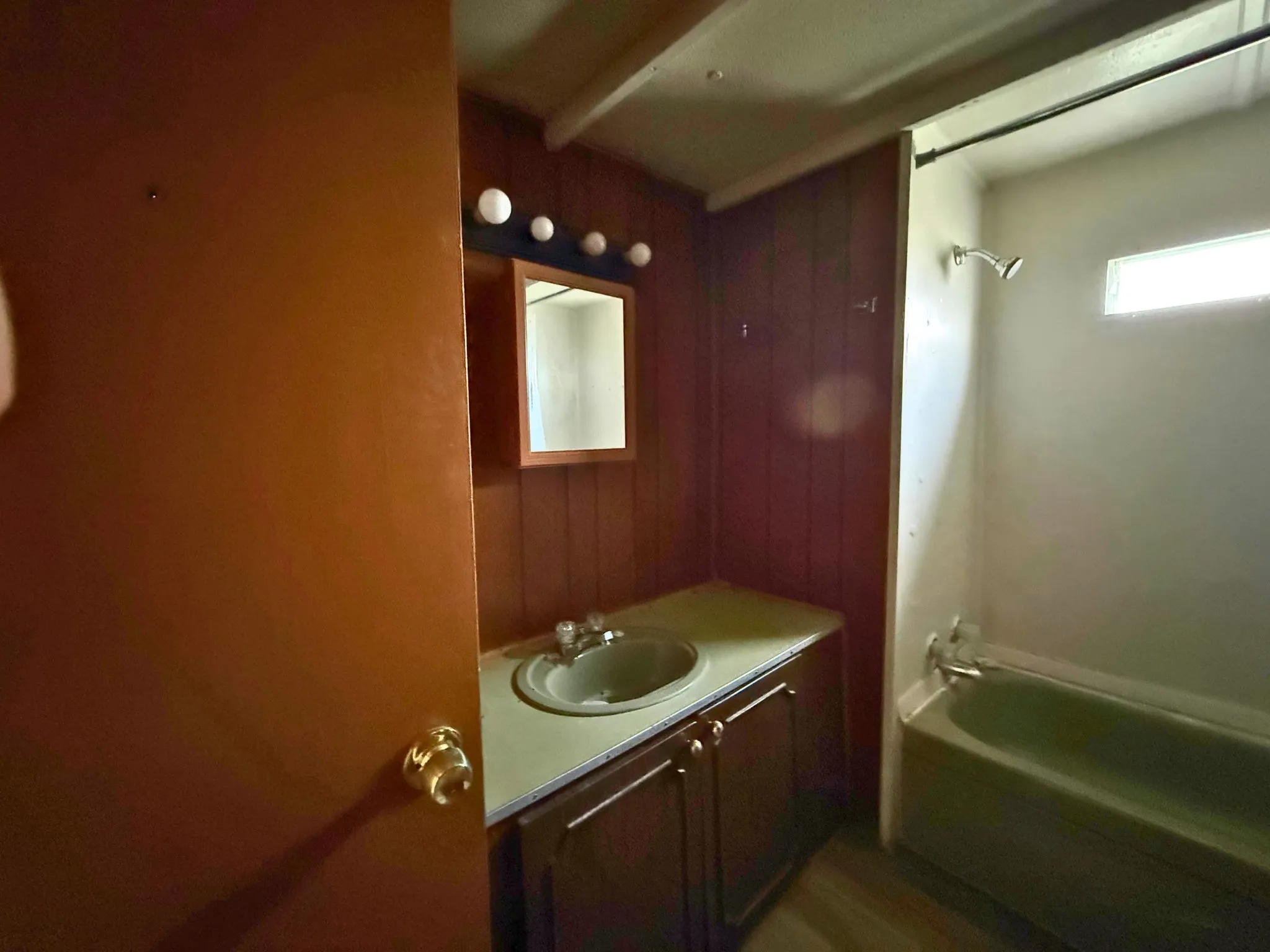 Manufactured Home For Sale in Tarrant County , 1524 Partridge Court, Pelican Bay, Texas 76020, 1 Bedroom, 1 Bathroom, Garage spaces, 600 Sqft, built in 1968, Price $85,000, mls#21324286, Real Estate Agent in Pelican Bay, Homes For Sale in Tarrant county, Homes For Sale in Pelican Bay, Realtor in Pelican Bay Texas, Real Estate Brokerage Independent Realty Texas, Luminita Cordes Realtor