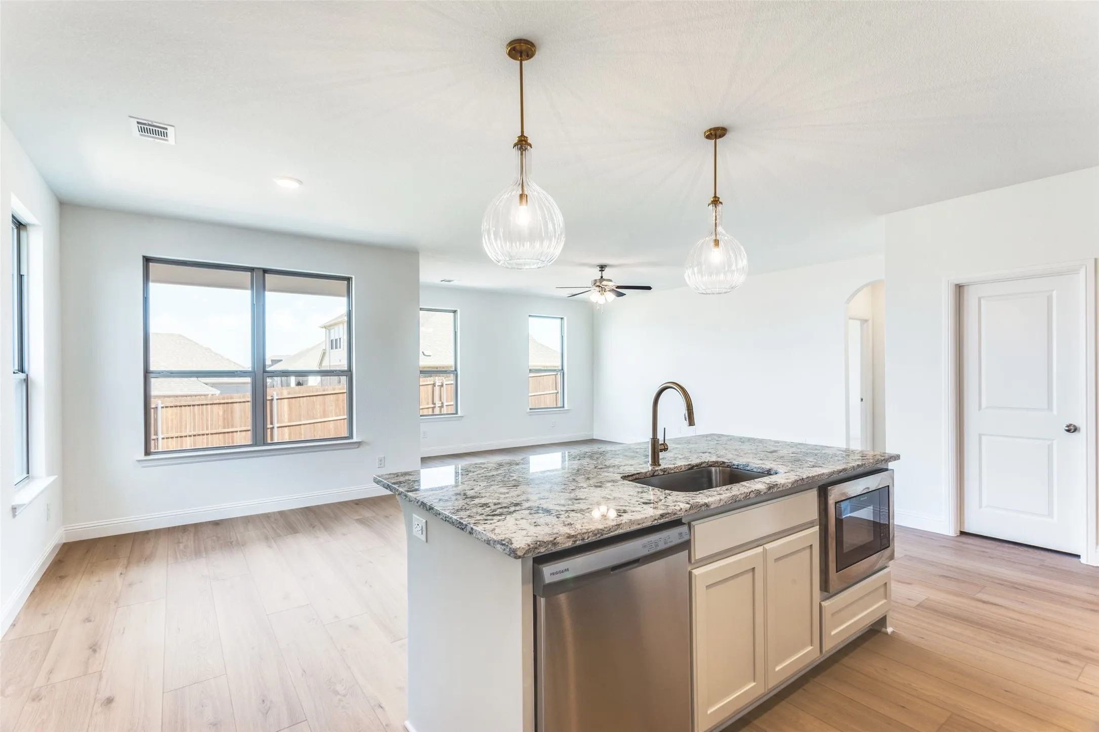 Single Family Residence For Sale in Denton County , 533 Hillcrest Circle, Justin, Texas 76247, 3 Bedroom, 2 Bathroom, 2 Garage spaces, 1,800 Sqft, built in 2025, mls#21328060, Real Estate Agent in Justin, Homes For Sale in Denton county, Homes For Sale in Justin, Realtor in Justin Texas, Real Estate Brokerage Independent Realty Texas, Luminita Cordes Realtor